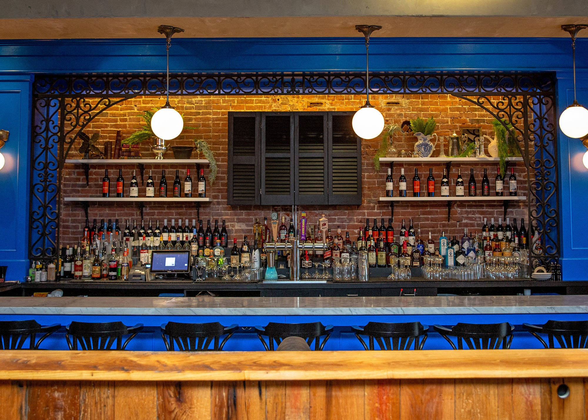 French Quarter, bar counter, exposed brick walls, Full HD Desktop Wallpaper