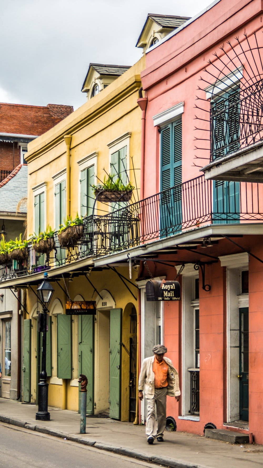 French Quarter, sidewalk, pastel-colored buildings, HD Phone Wallpaper