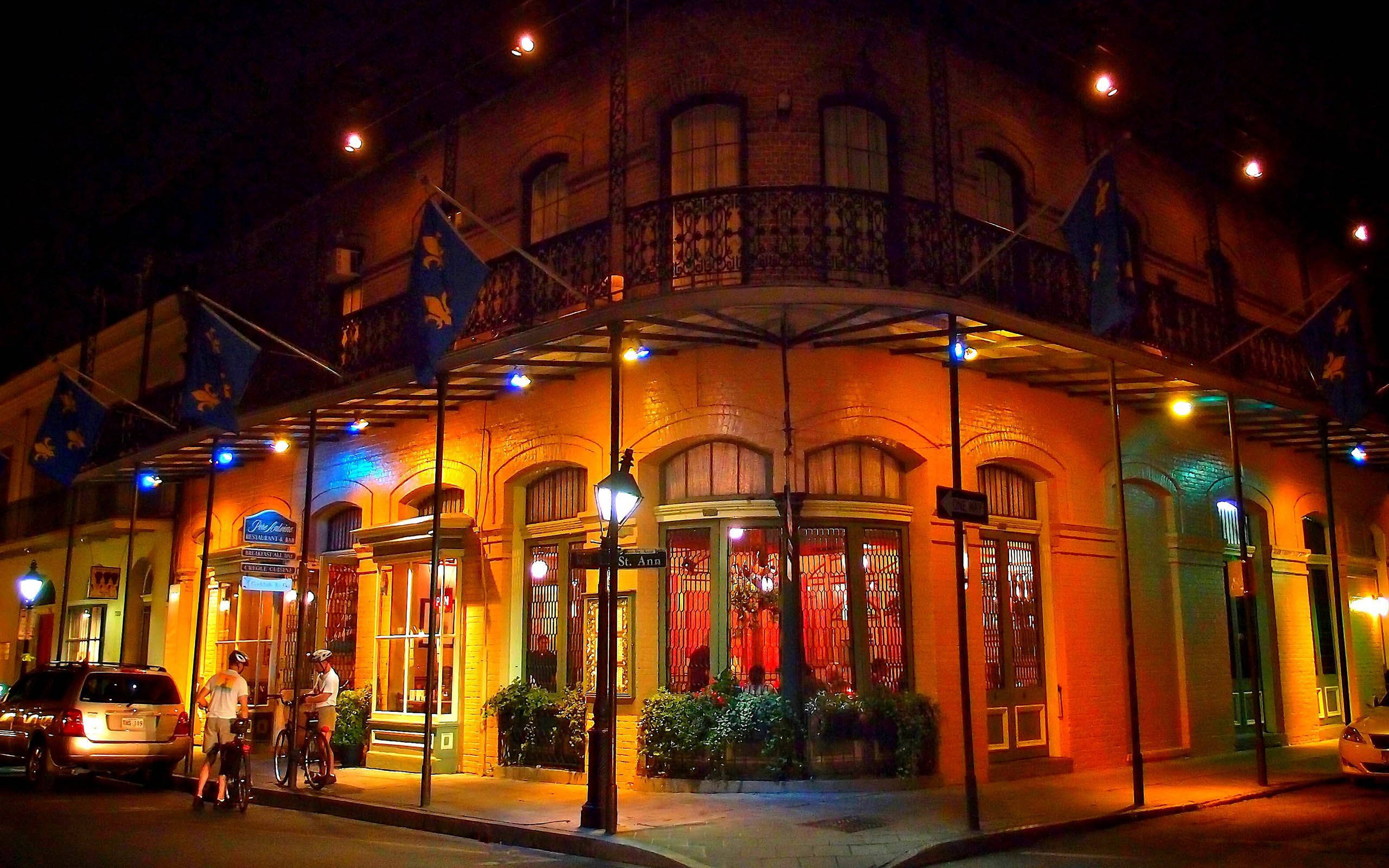 French Quarter, orange light, historic building, 2K Desktop Wallpaper