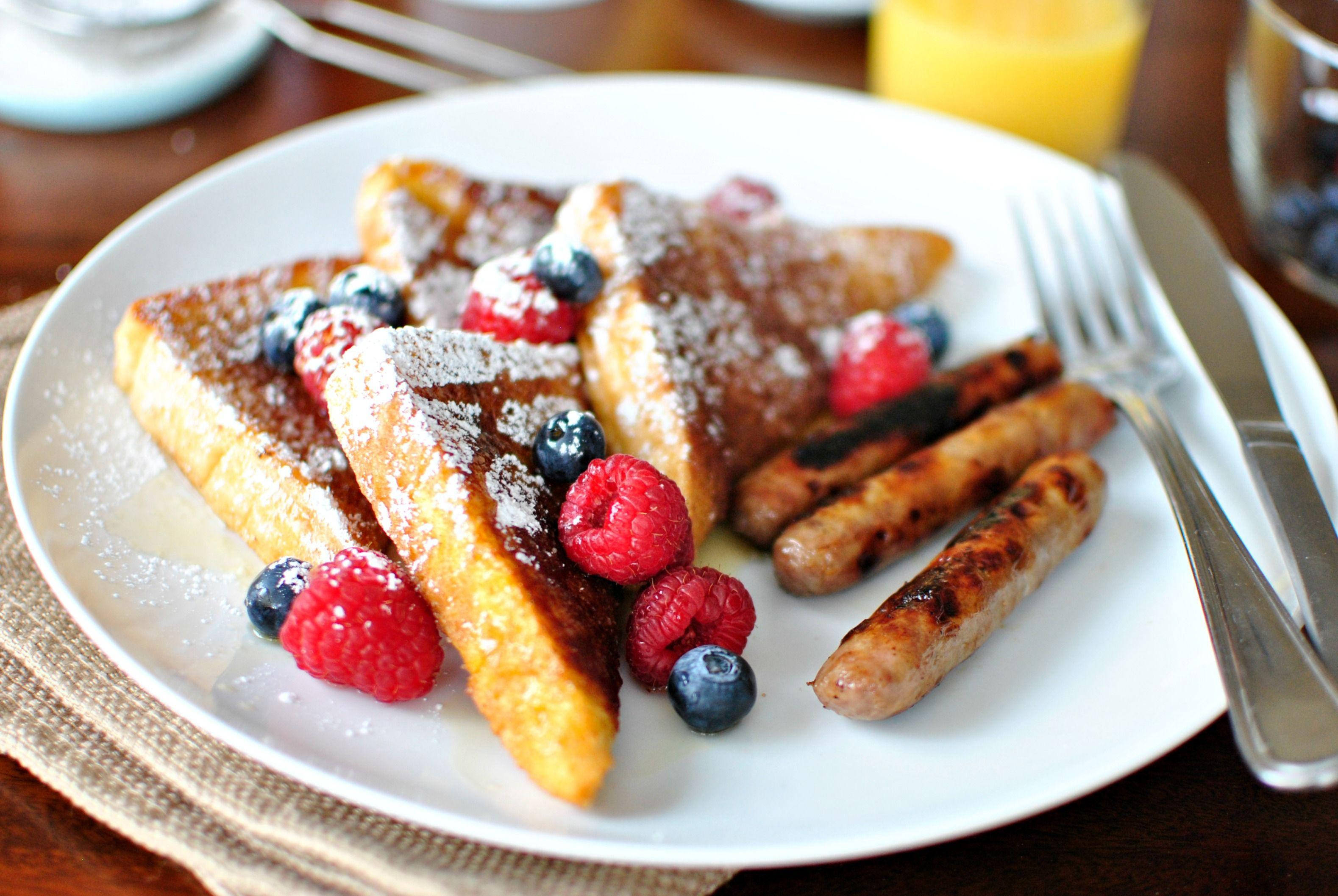 French Toast, fresh raspberries, blueberries, 2K Desktop Wallpaper