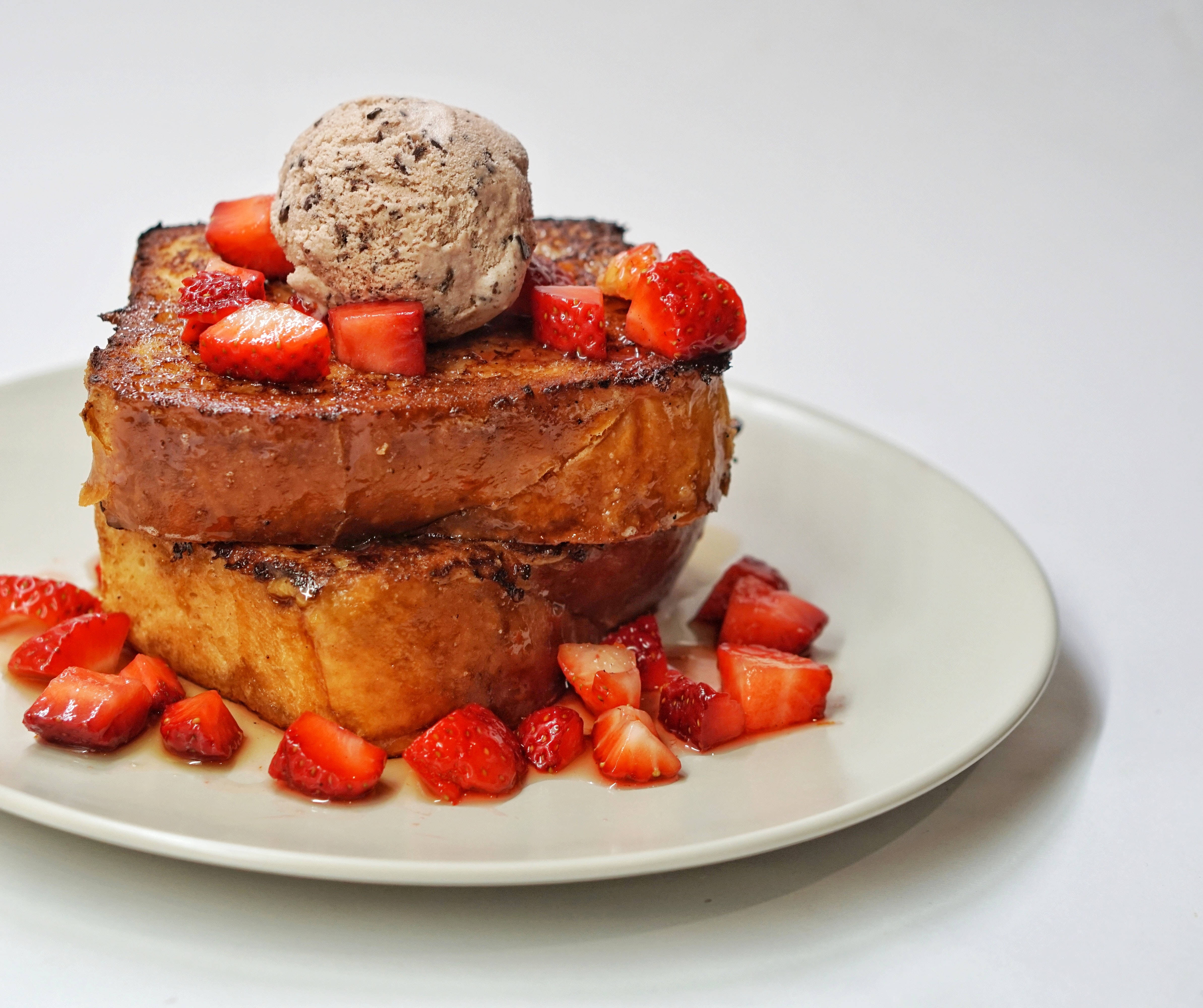 gourmet homemade french toast, berries, powdered sugar, 4K Desktop Wallpaper