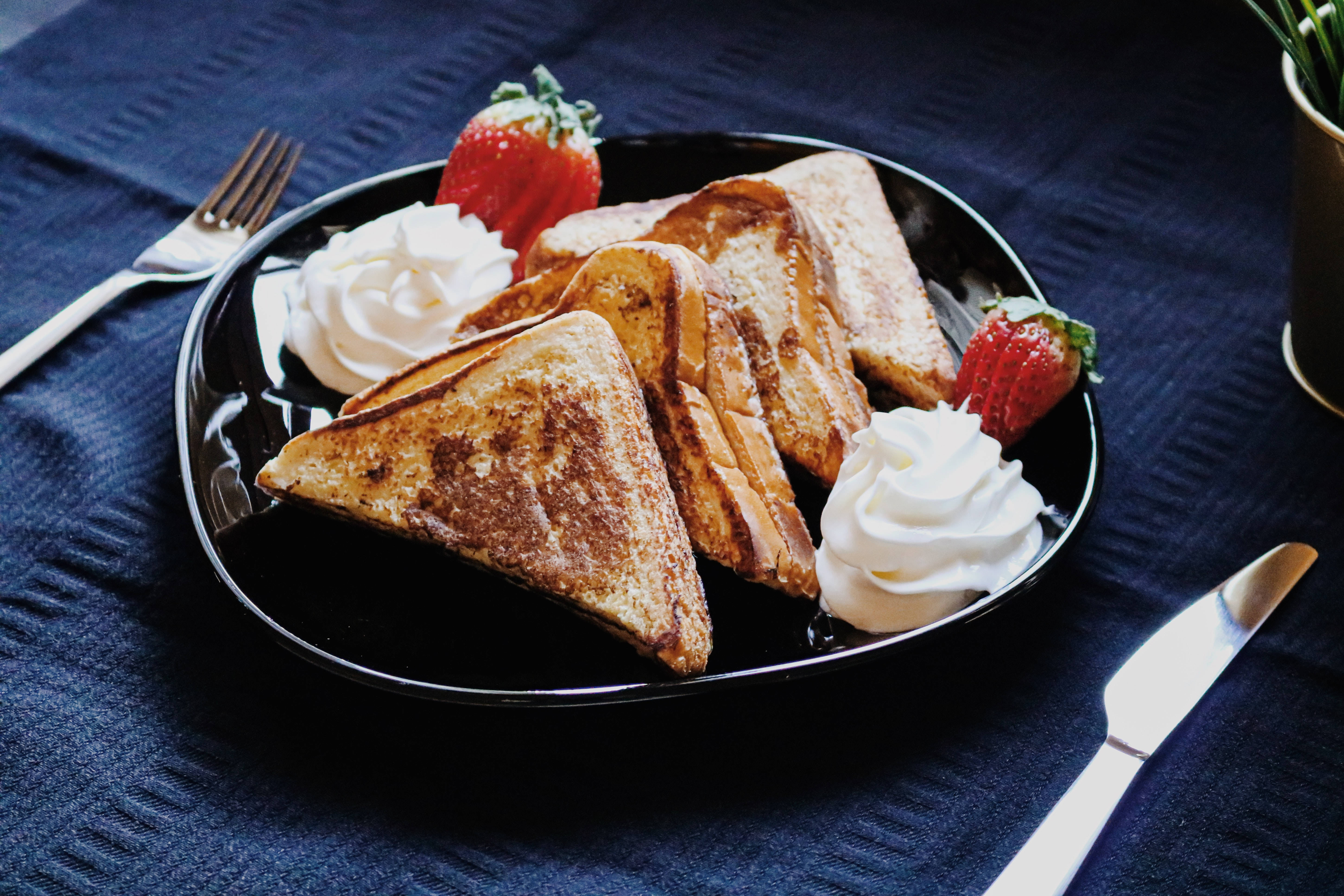French Toast, golden, whipped cream, 5K Desktop Wallpaper