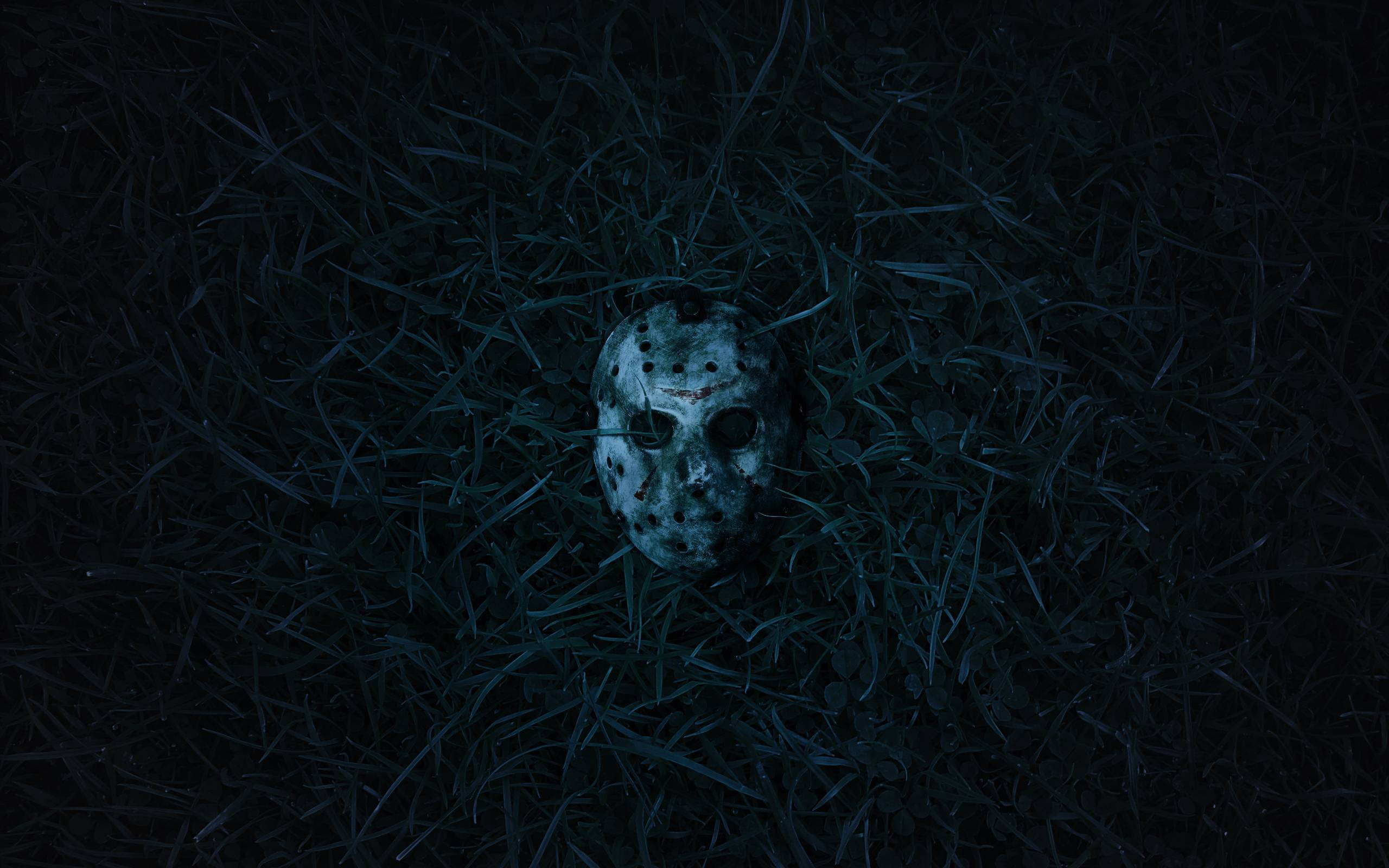 Friday The 13th, hockey mask, blood stains, 2K Desktop Wallpaper