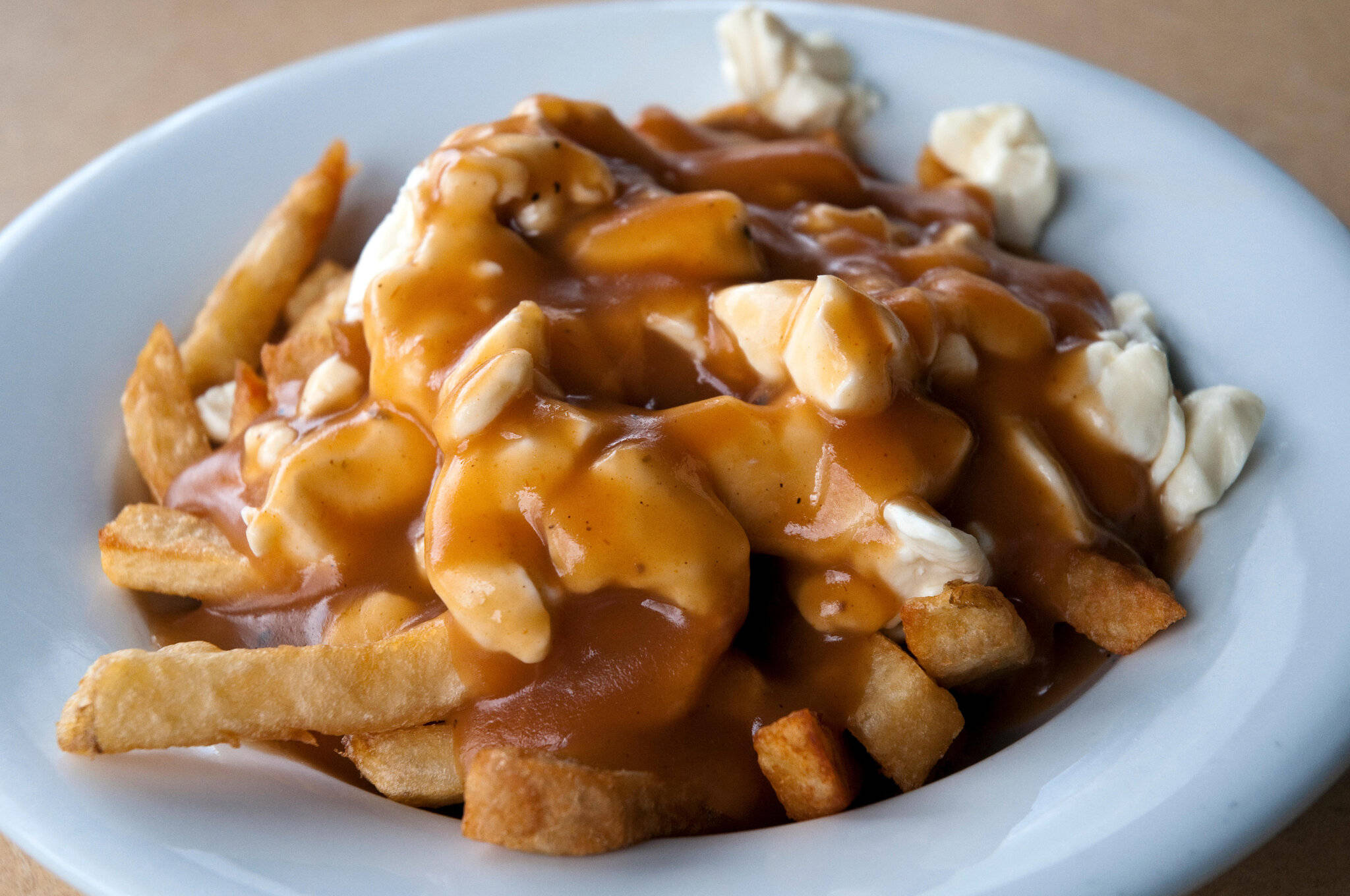 golden french fries, rich brown gravy, creamy white cheese curds, Full HD Desktop Wallpaper