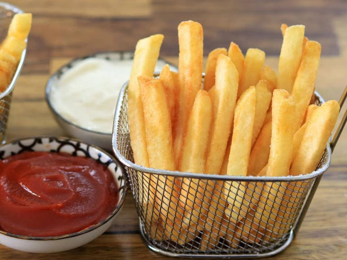French fries, wire basket, ketchup, SD Desktop Wallpaper