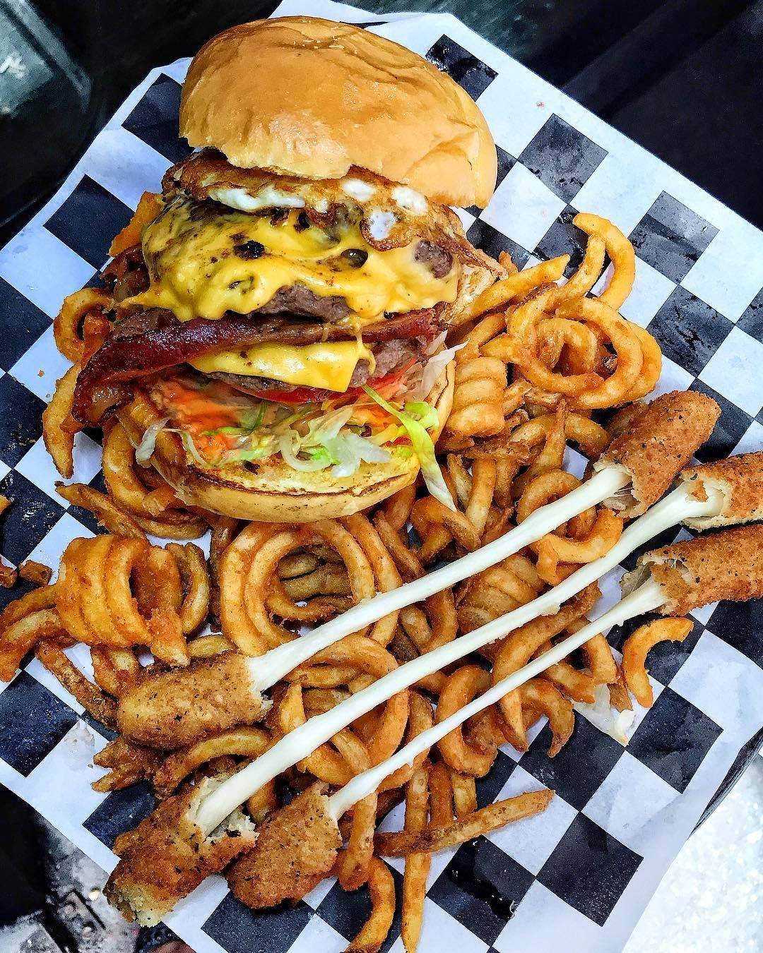 curly fries, corn dogs, black and white checkered paper, HD Phone Wallpaper