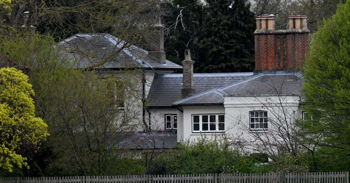 Frogmore Cottage, white house, grey slate roof, SD Desktop Wallpaper