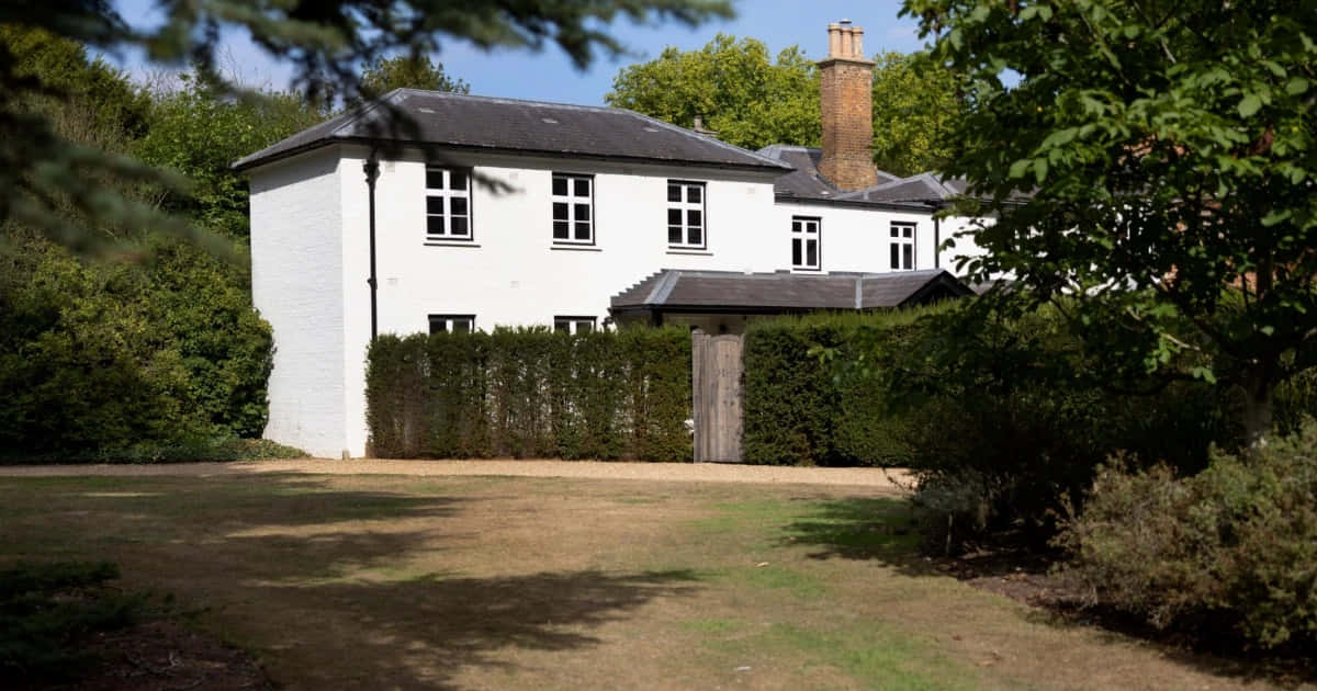 Frogmore Cottage, white house, brick chimney, SD Desktop Wallpaper