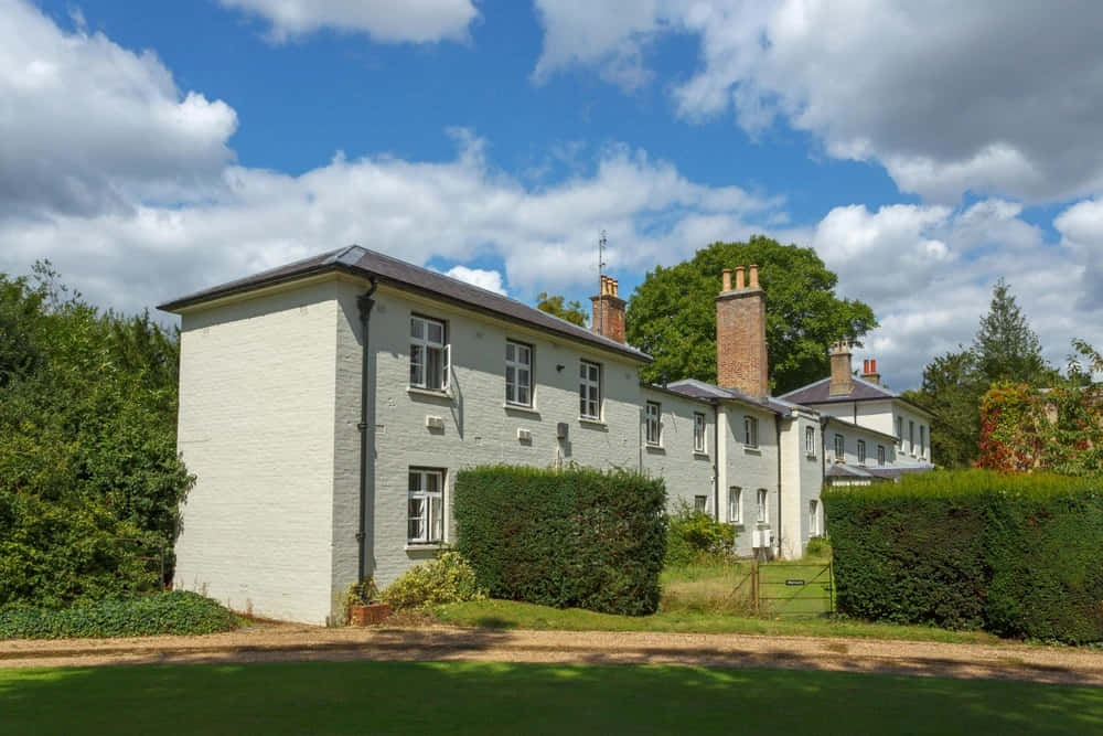 Frogmore Cottage, white brick country house, brick chimneys, SD Desktop Wallpaper