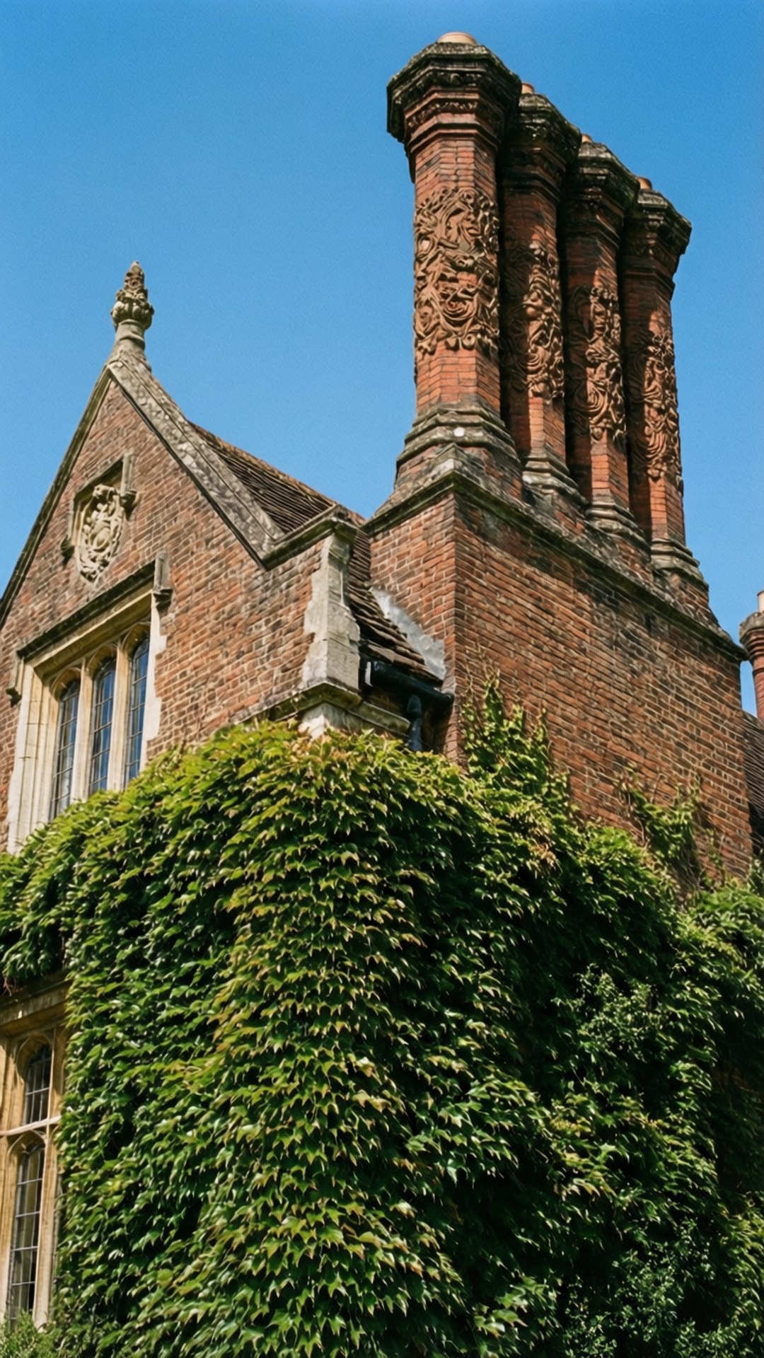 Frogmore Cottage, brickwork, ivy, Full HD Phone Wallpaper