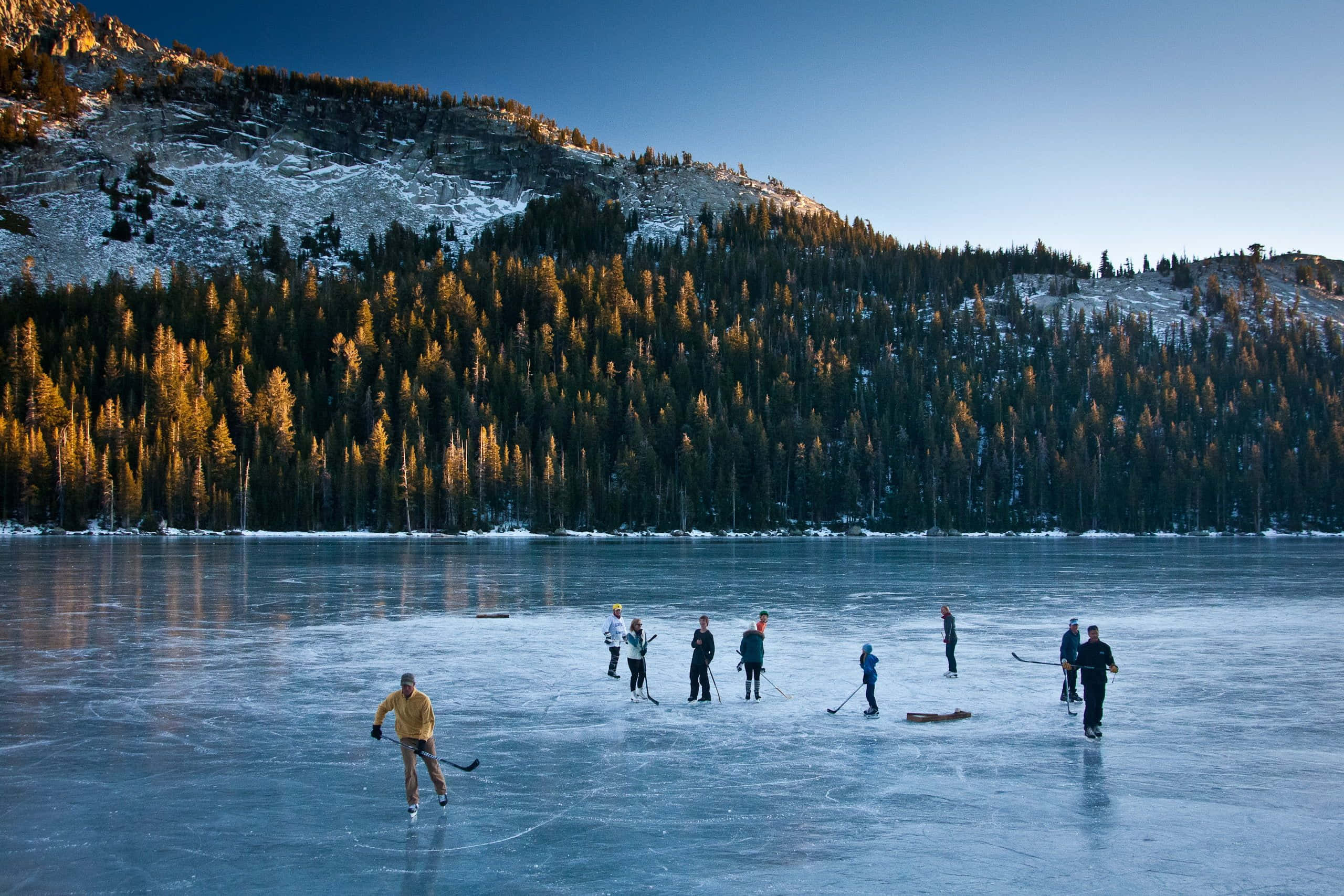 Frozen Lake, ice hockey, snow-dusted mountains, 2K Desktop Wallpaper