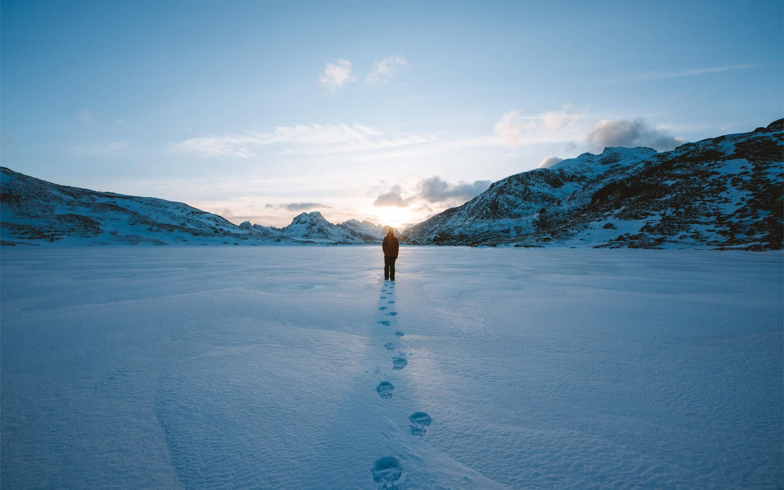 frozen lake, snow-capped mountains, sunrise, 2K Desktop Wallpaper