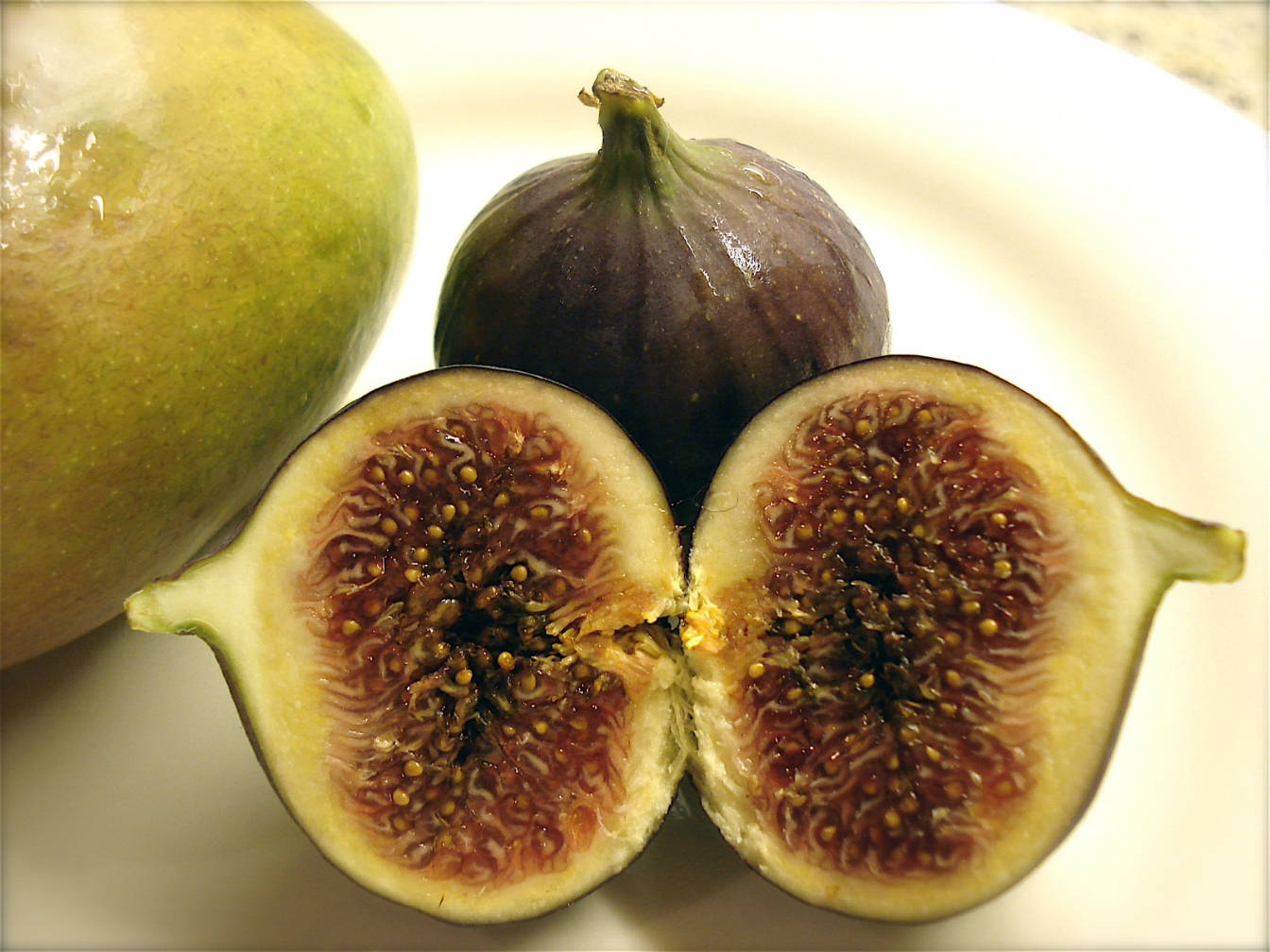 dark brown core, figs, juicy red interior, HD Desktop Wallpaper
