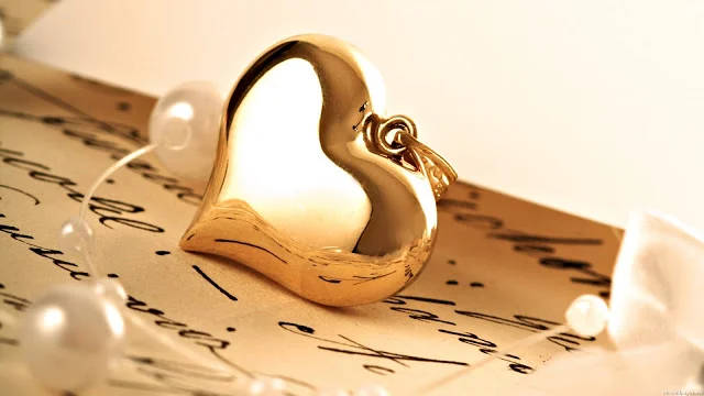 golden heart pendant, vintage handwritten paper, pearl strands, SD Desktop Wallpaper