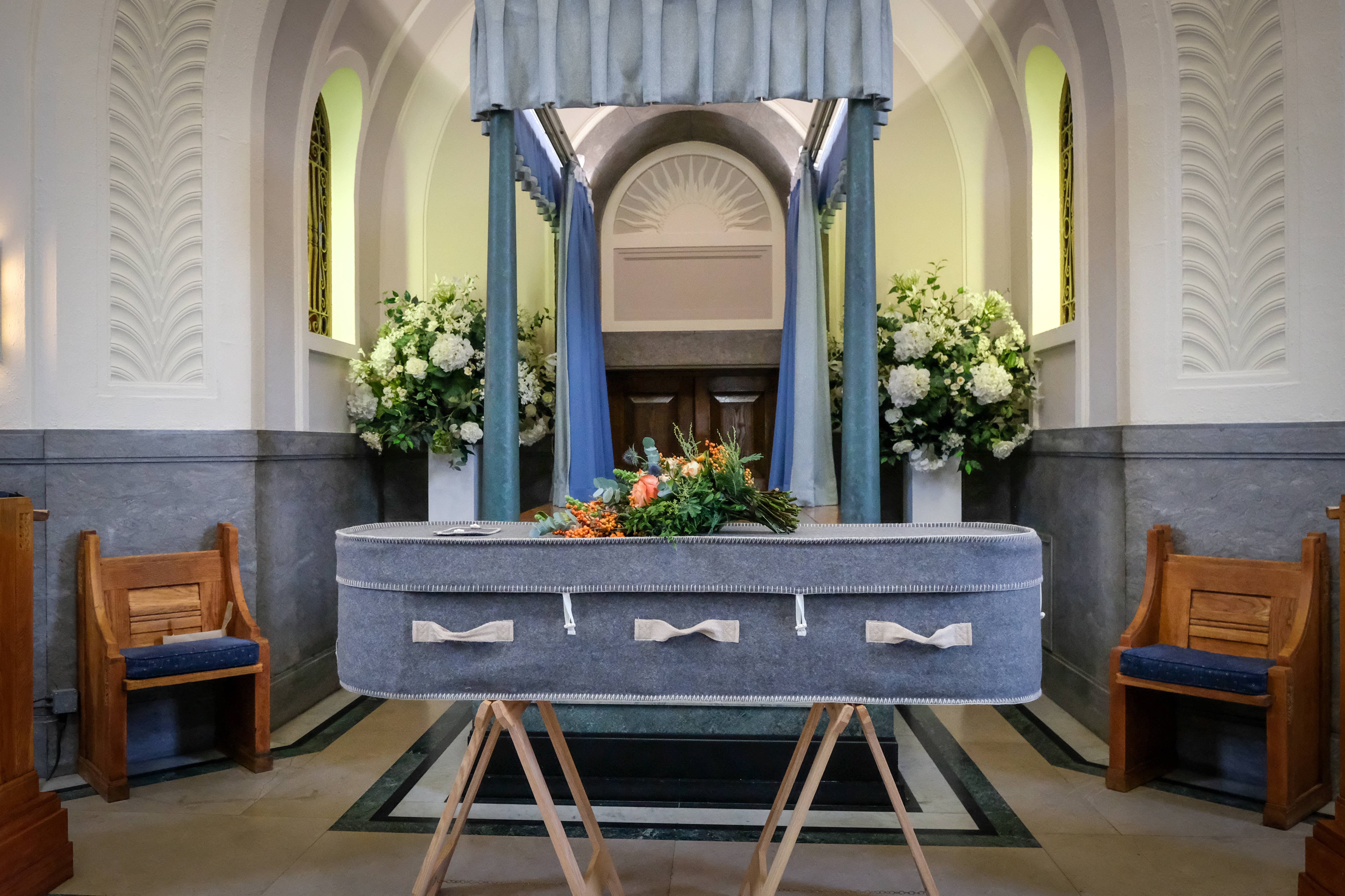 Wool Coffin Funeral, blue casket, wooden stands, 4K Desktop Wallpaper
