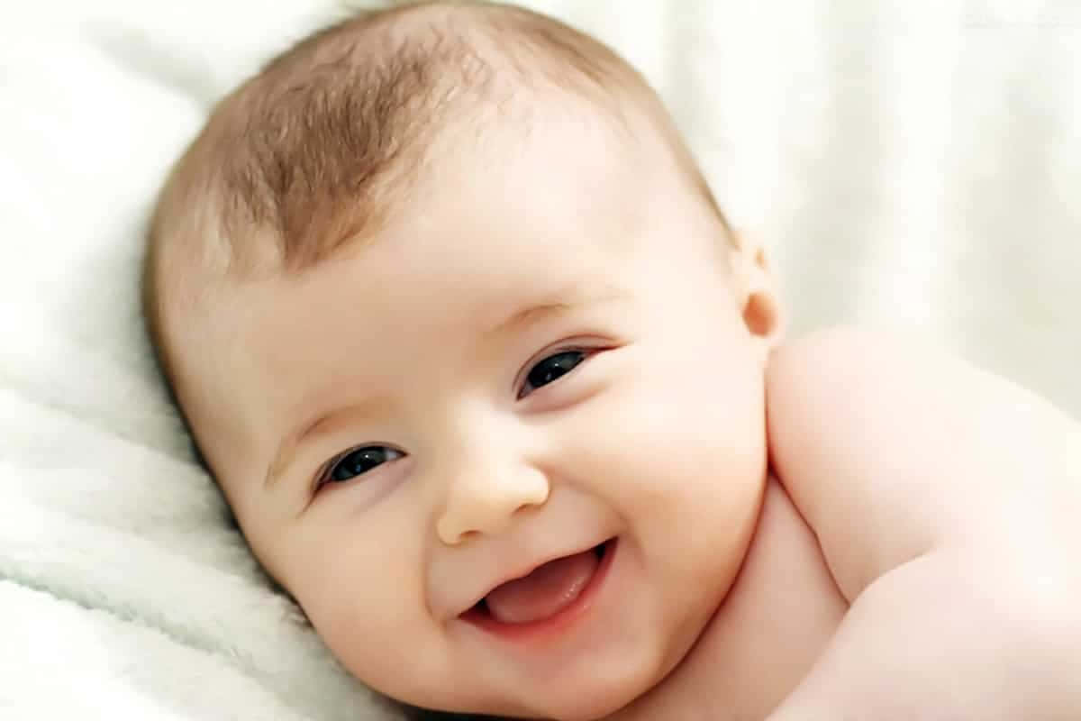 joyful infant, dark eyes, sparse brown hair, SD Desktop Wallpaper