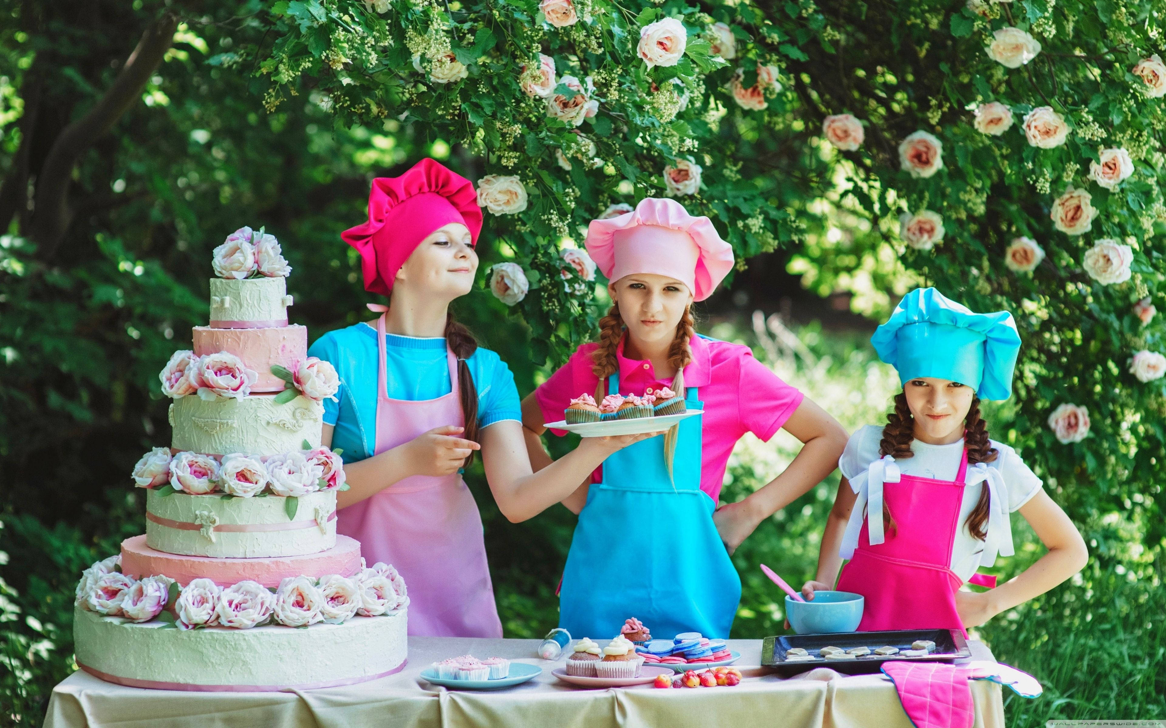 cute pastry chefs, giant floral cake, cupcakes, 4K Desktop Wallpaper
