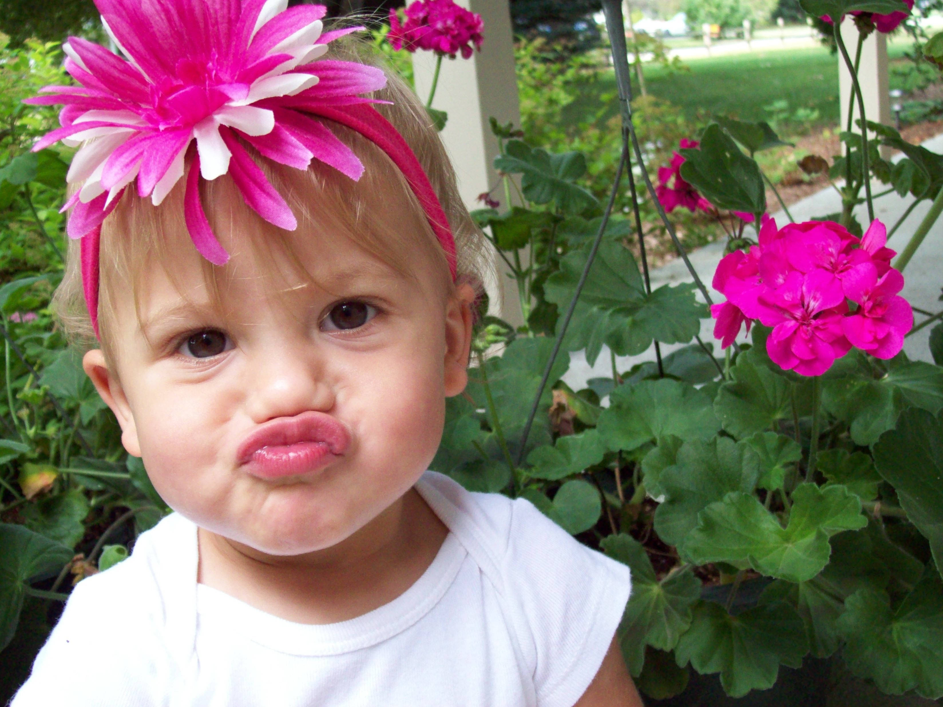 Baby Pout Funny Face, toddler, pink and white flower headband, 2K Desktop Wallpaper