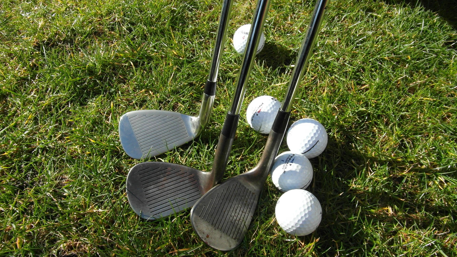 golf club heads, golf balls, green grass, Full HD Desktop Wallpaper