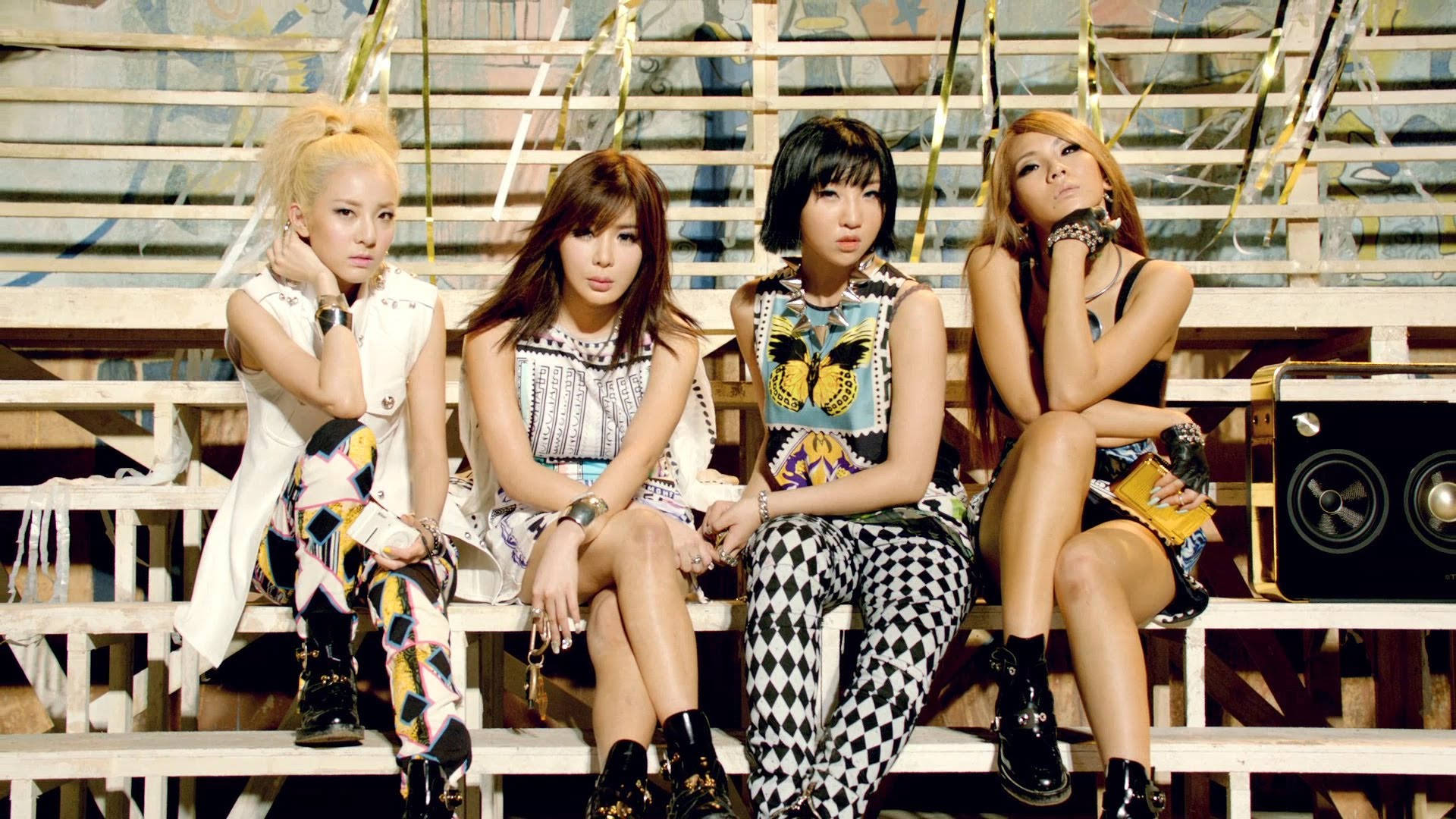 2NE1, bleachers, graffiti, Full HD Desktop Wallpaper