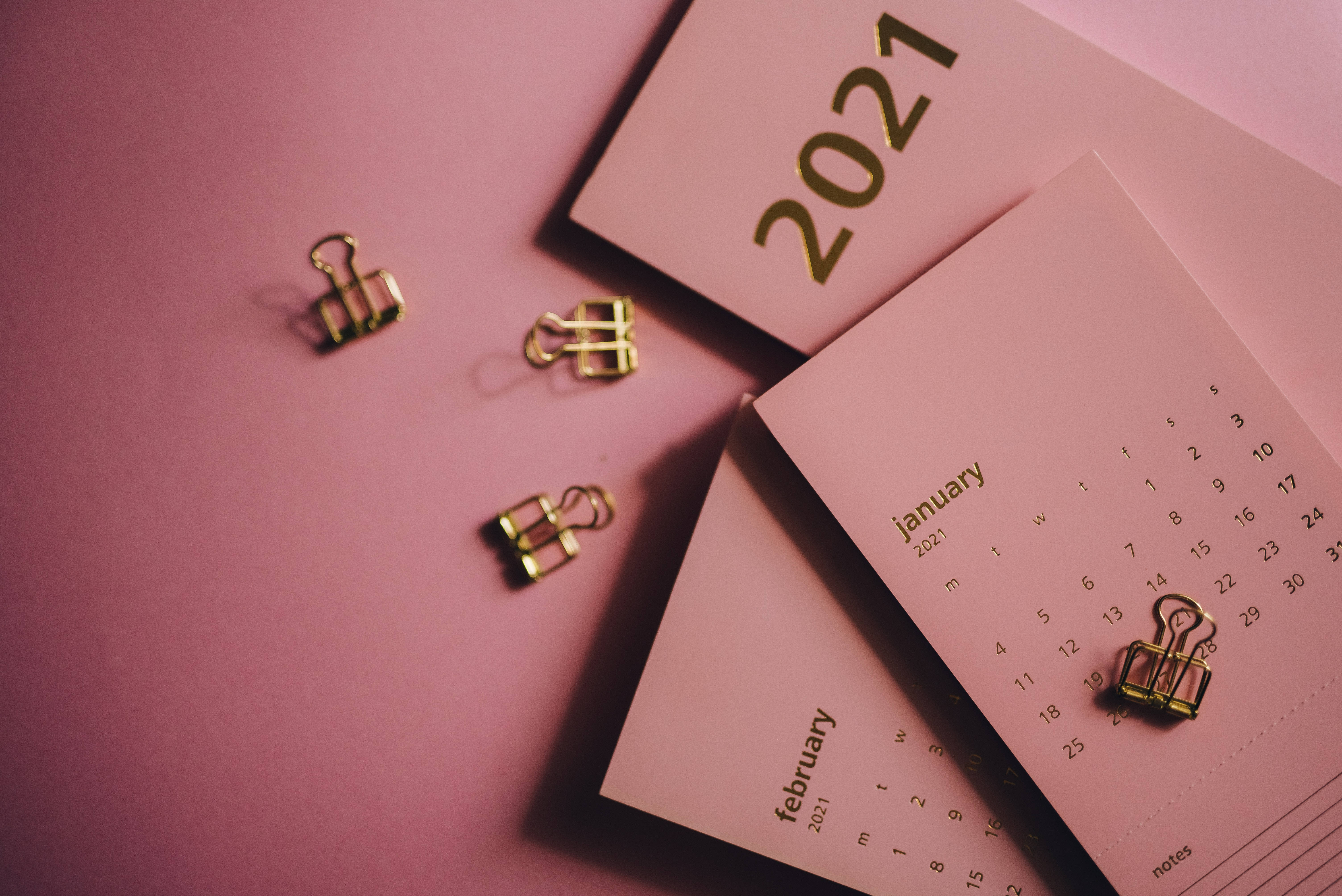 2021, Pink desk, gold binder clips, 5K Desktop Wallpaper
