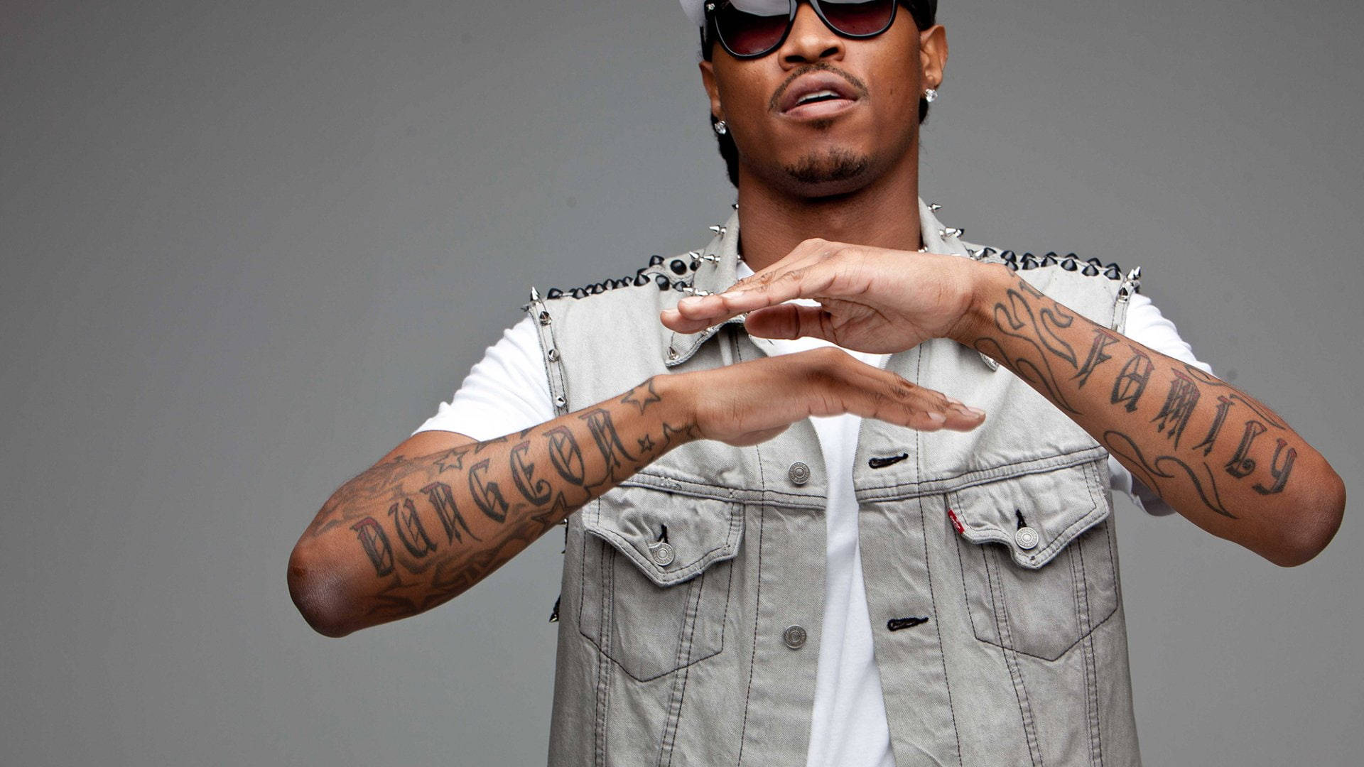 Future Rapper, sunglasses, tattooed arms, Full HD Desktop Wallpaper
