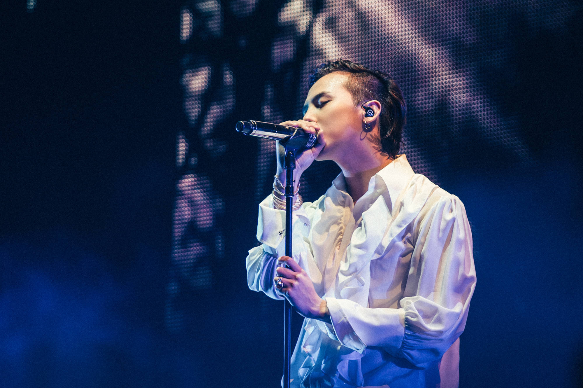 G-dragon, concert, blue stage lights, Full HD Desktop Wallpaper