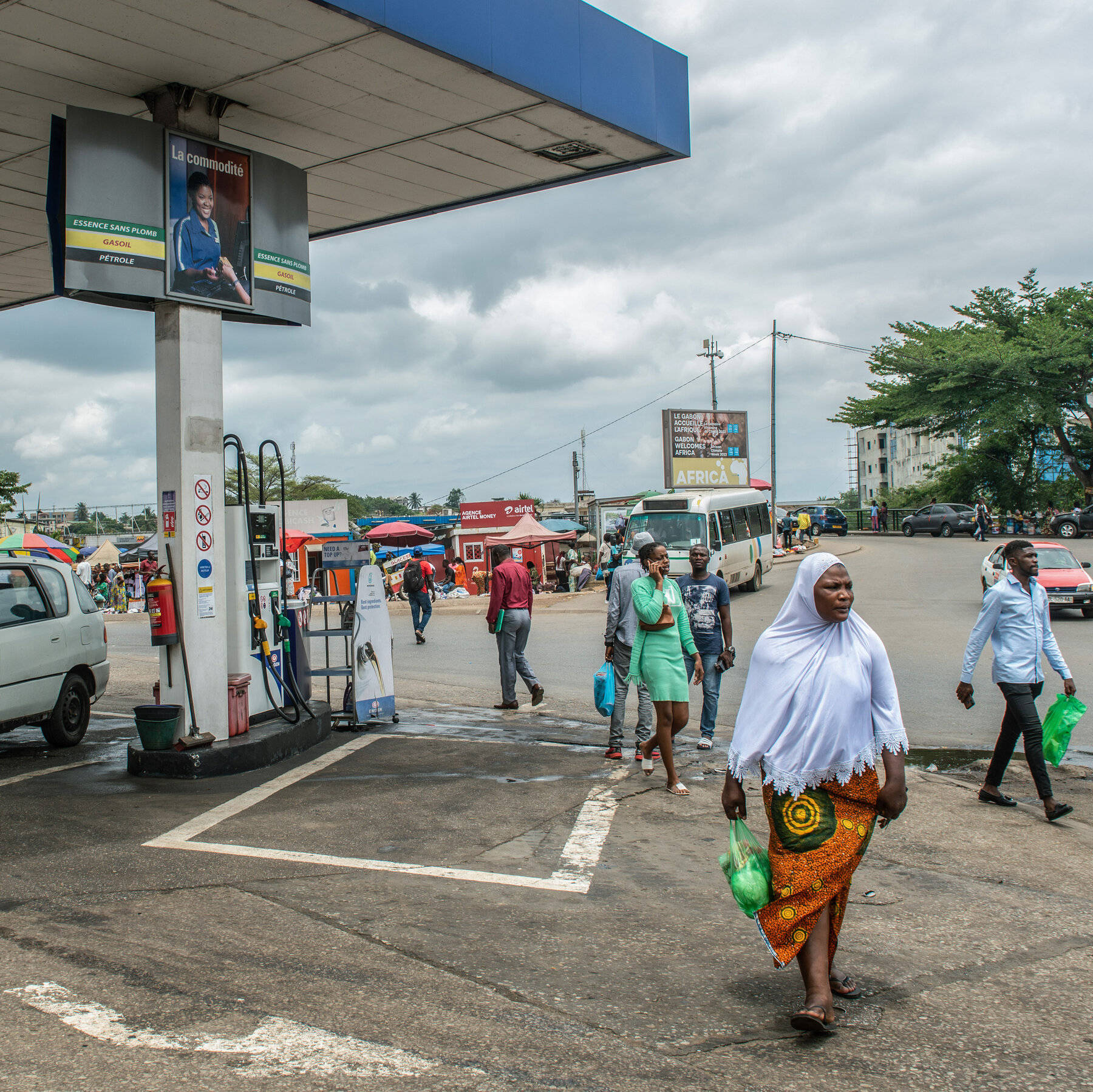 Gabon, gasoline station, cloudy sky, HD Desktop Wallpaper