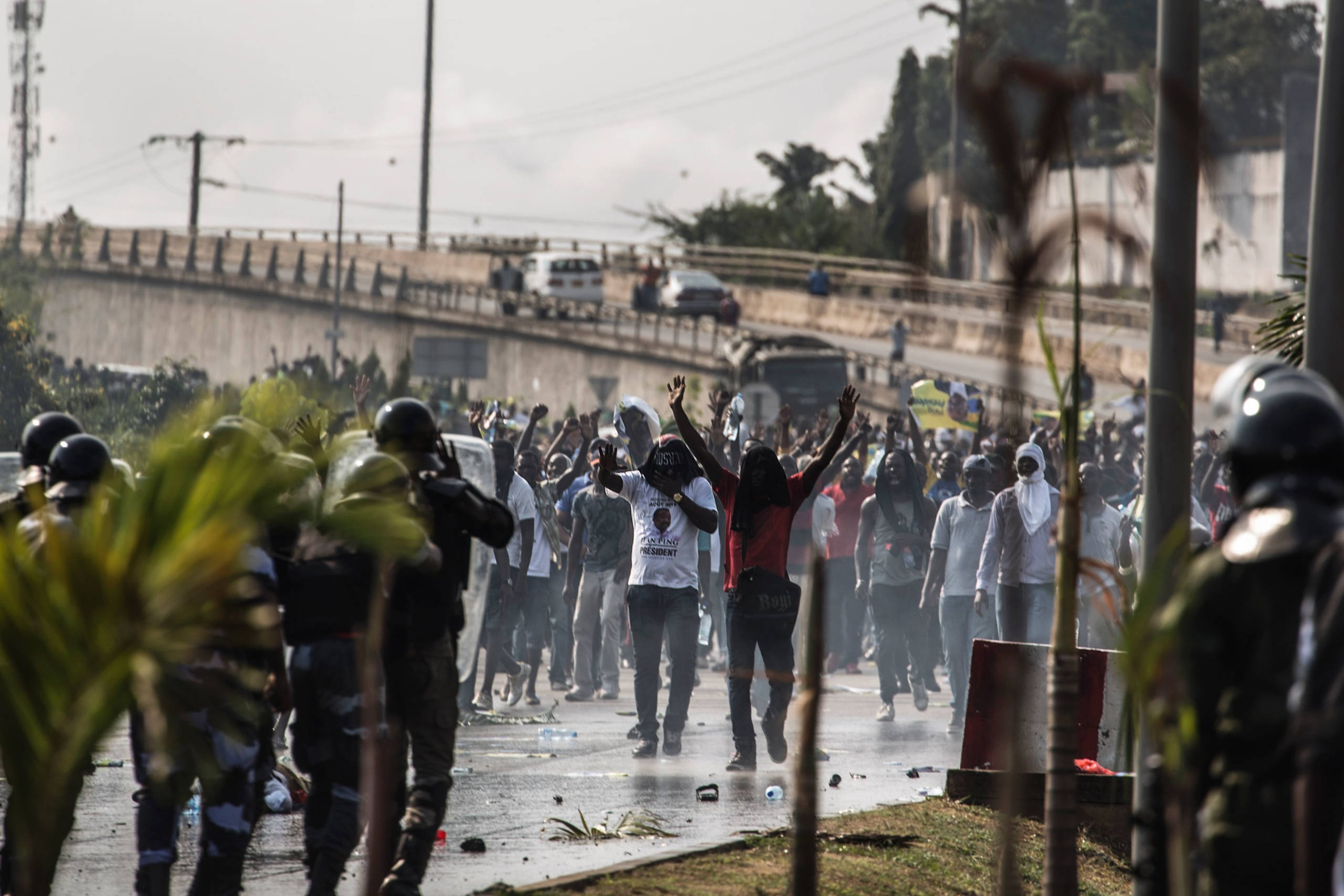 Gabon, protesters, fists, 2K Desktop Wallpaper