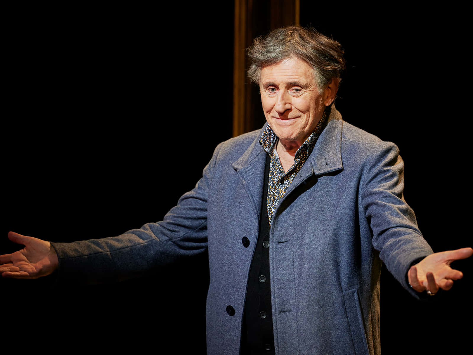 Gabriel Byrne, gray hair, dark stage, HD Desktop Wallpaper