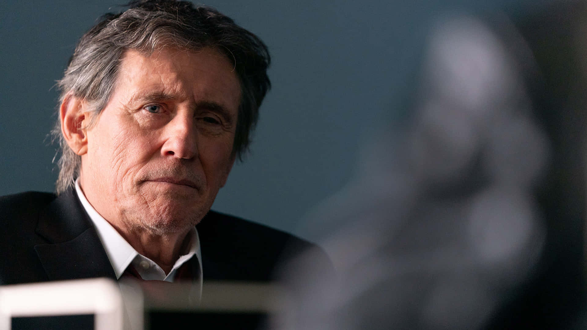 Gabriel Byrne, dark suit, reflective surface, Full HD Desktop Wallpaper