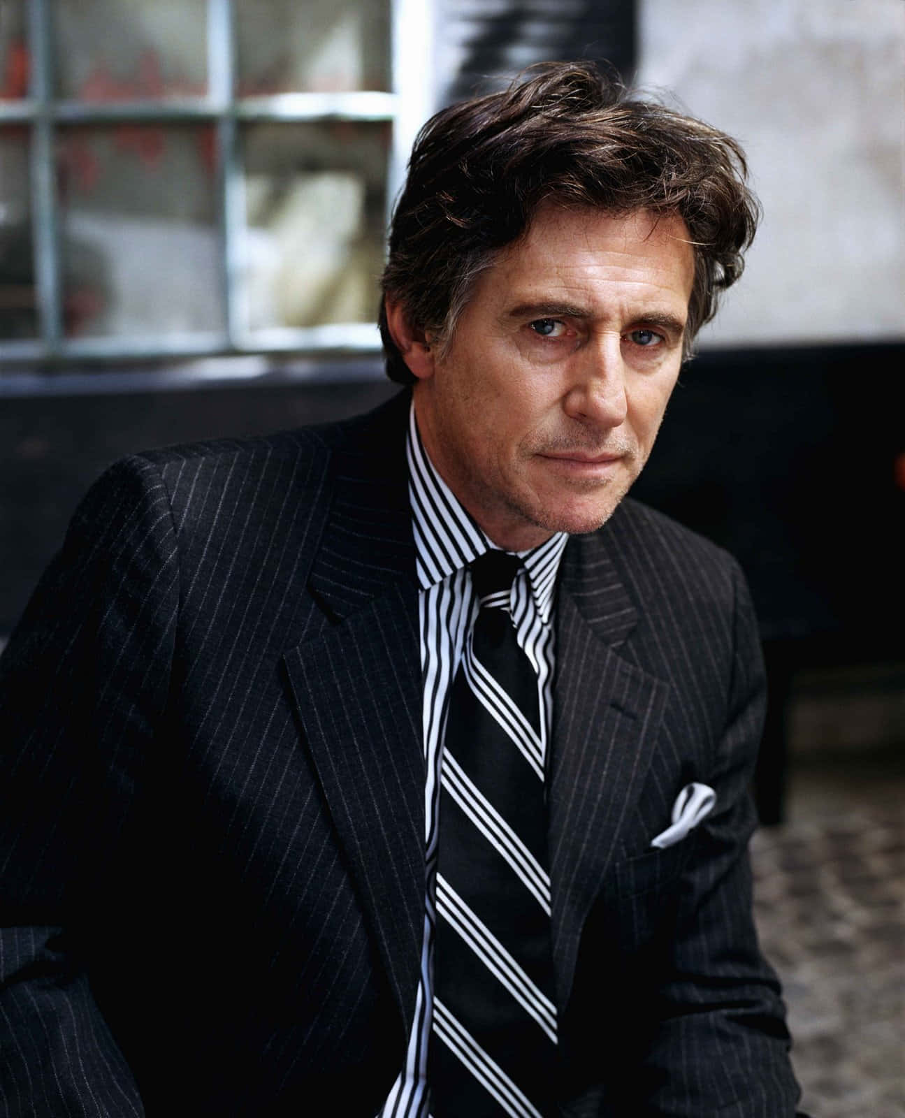 Gabriel Byrne, pinstripe suit, striped tie, HD Phone Wallpaper
