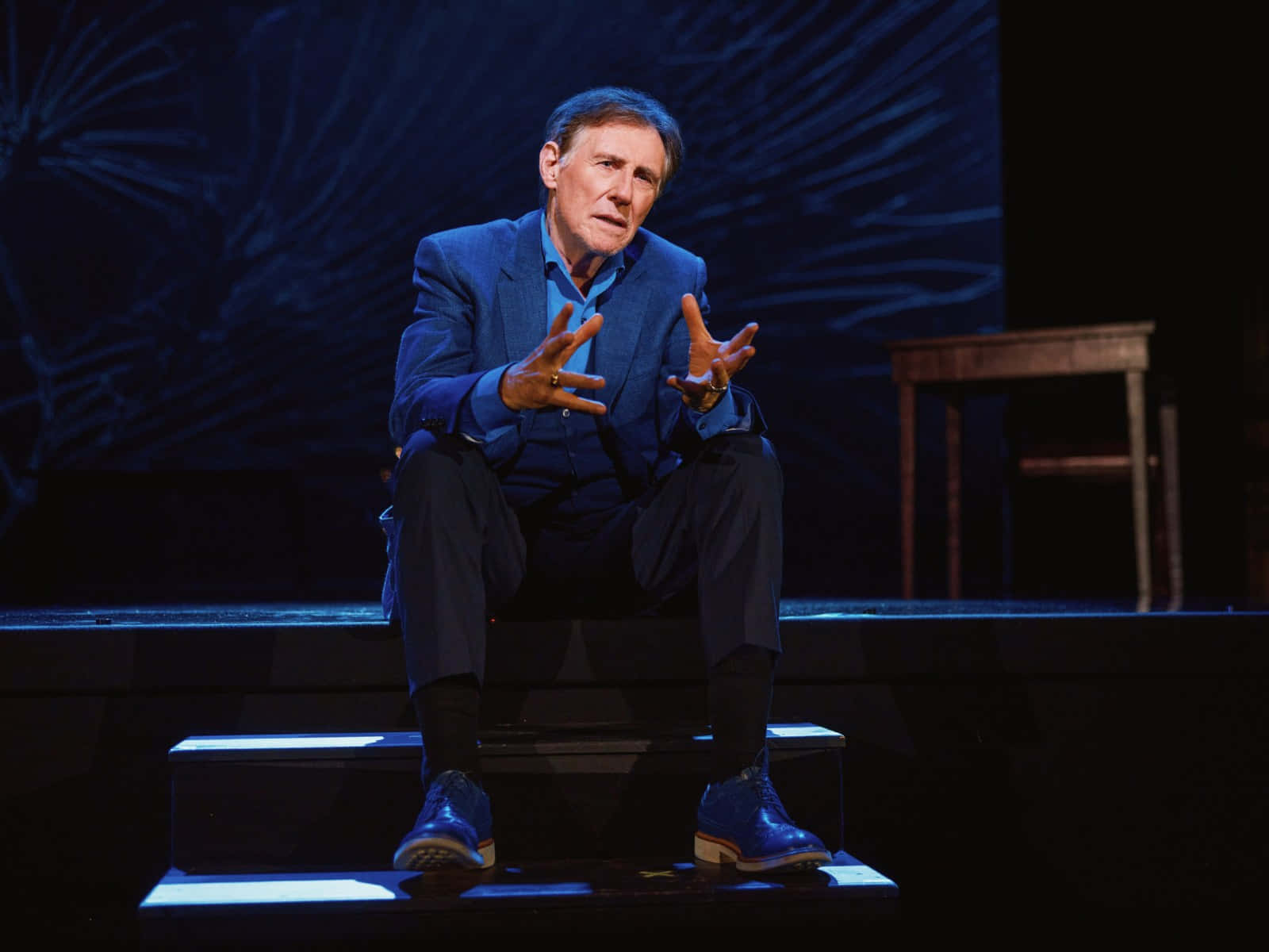 Gabriel Byrne, blue suit, stage steps, HD Desktop Wallpaper