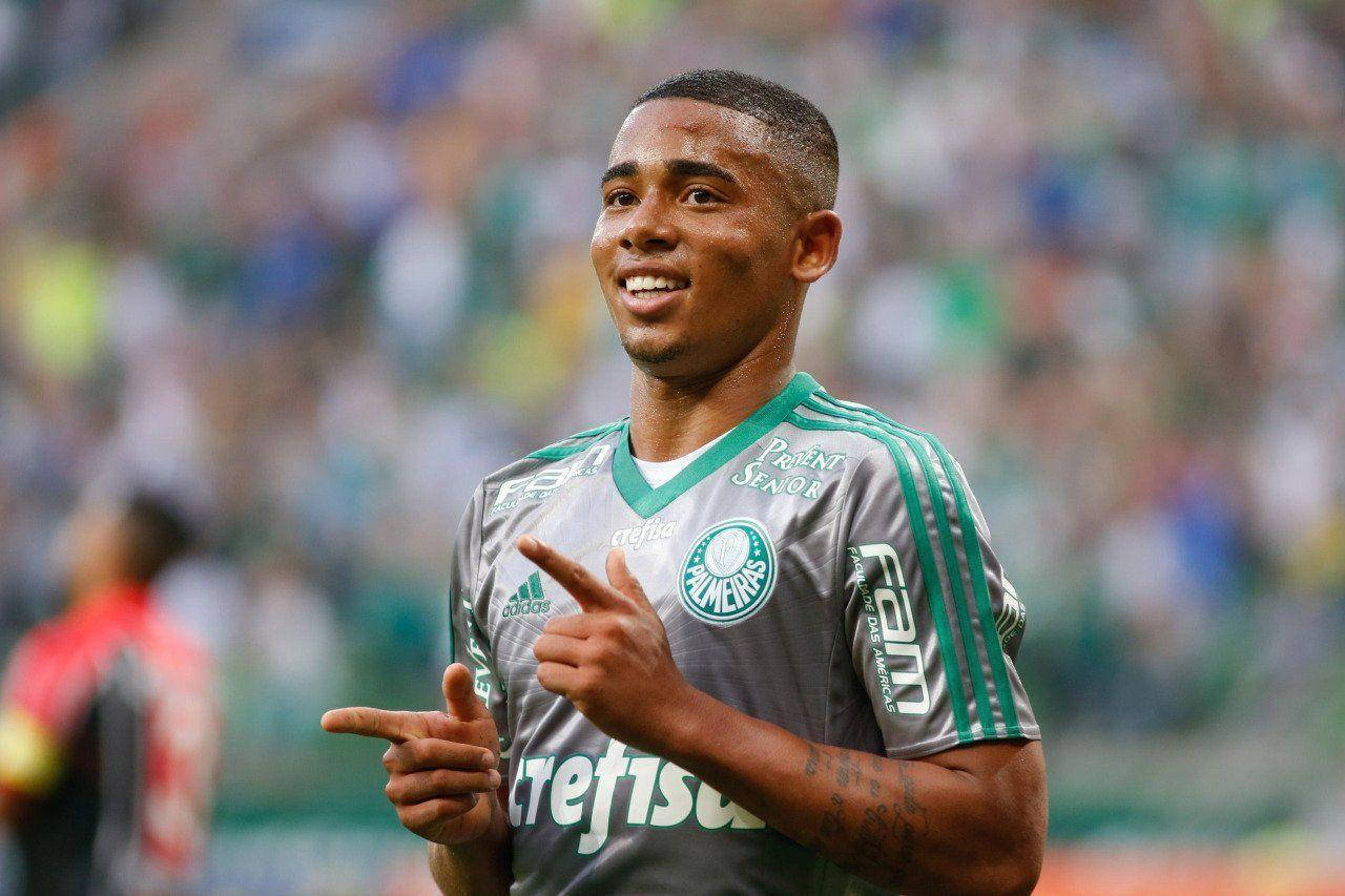 Gabriel Jesus, finger guns gesture, gray and green jersey, HD Desktop Wallpaper