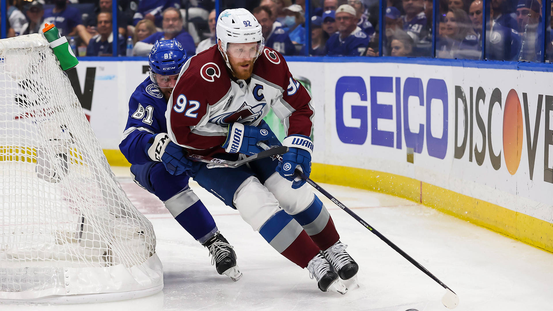 Gabriel Landeskog, maroon jersey, number 92, Full HD Desktop Wallpaper