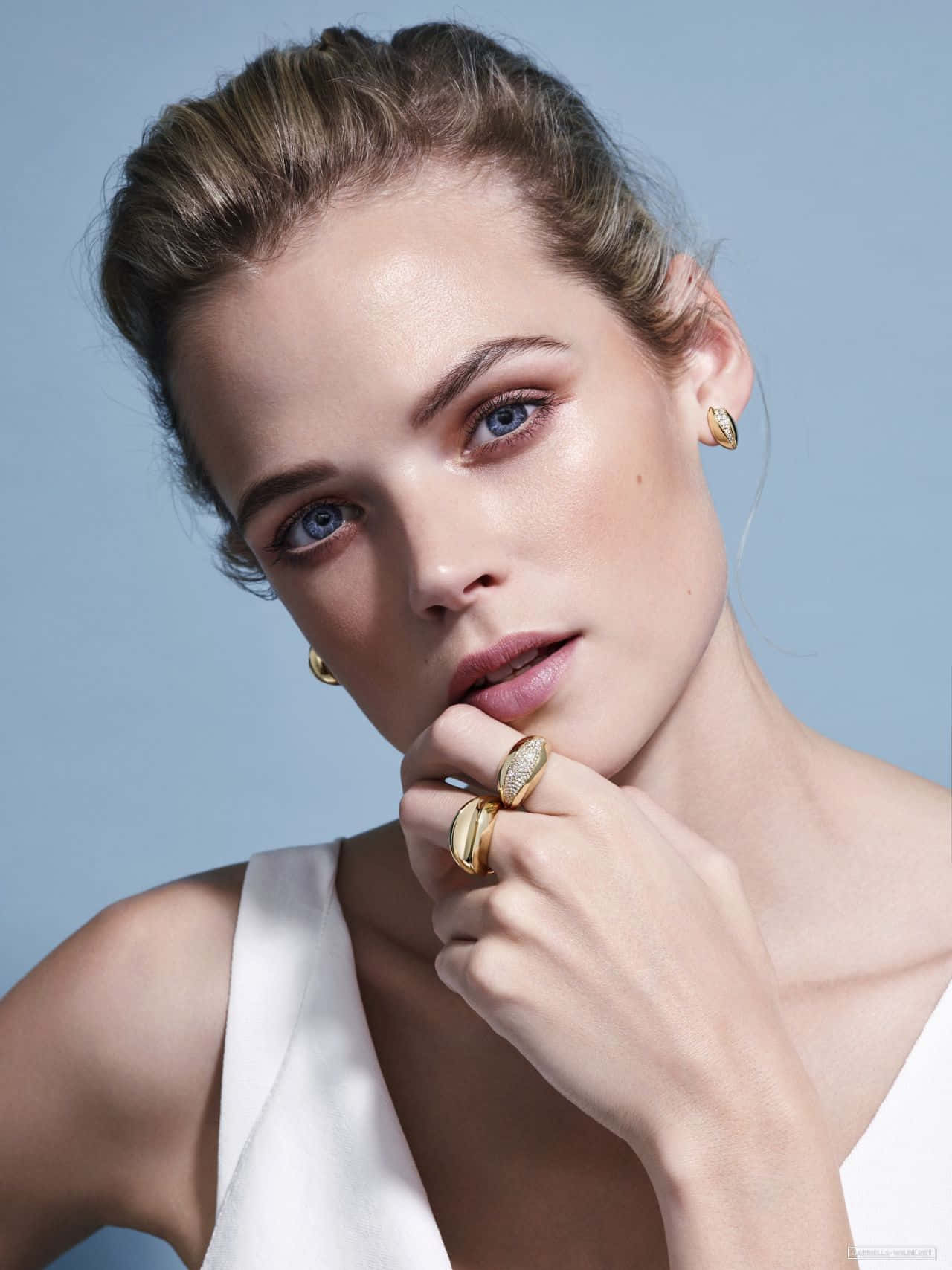 Gabriella Wilde, blue eyes, golden jewelry, HD Phone Wallpaper