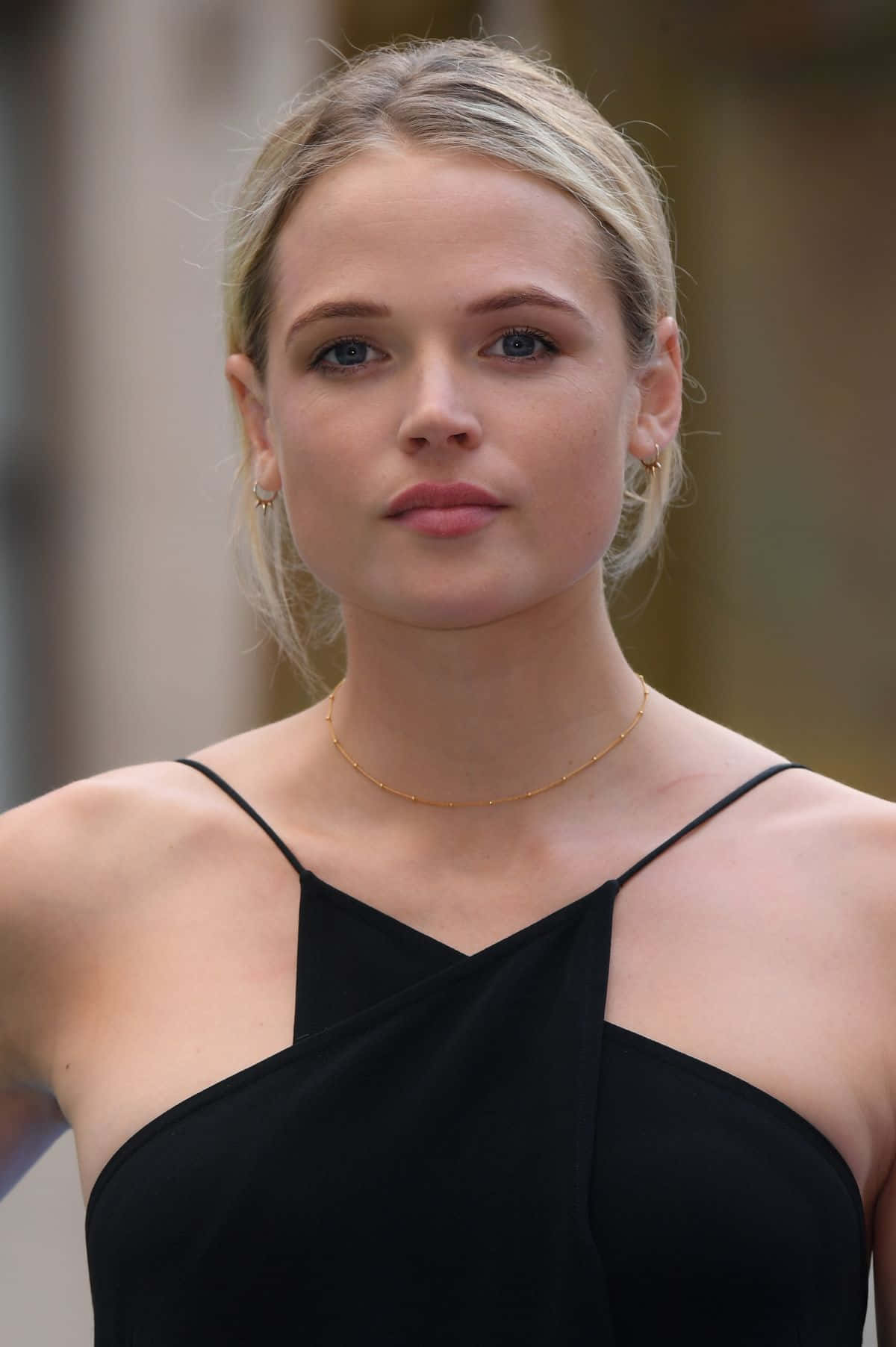 Gabriella Wilde, black dress, gold jewelry, HD Phone Wallpaper