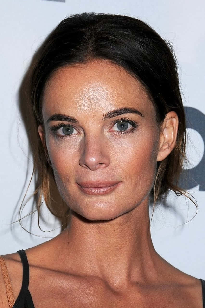 Gabrielle Anwar, dark hair, green eyes, SD Phone Wallpaper