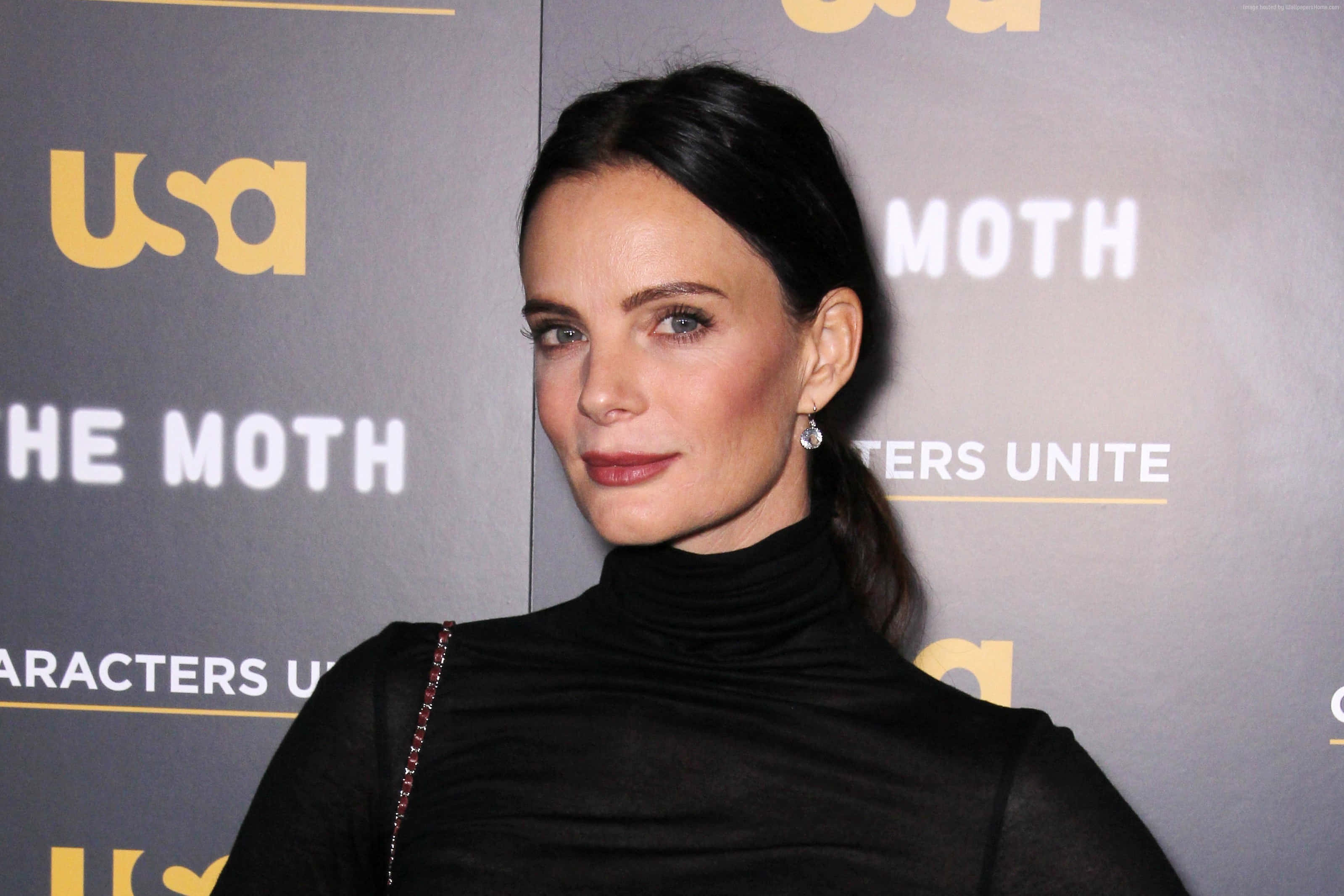 Gabrielle Anwar, black turtleneck, ponytail, 2K Desktop Wallpaper