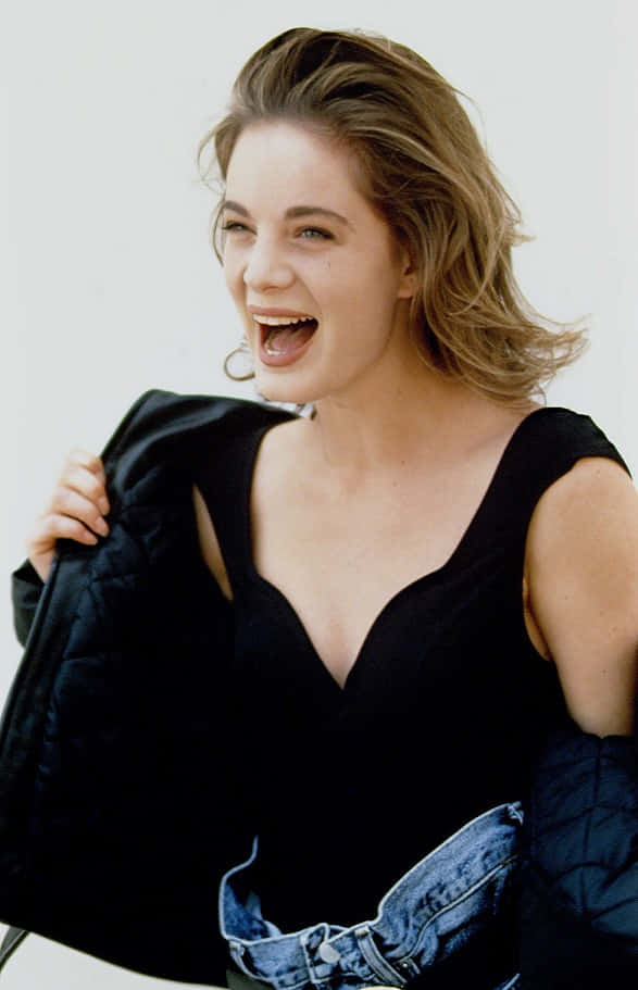 Gabrielle Anwar, blonde hair, black jacket, SD Phone Wallpaper