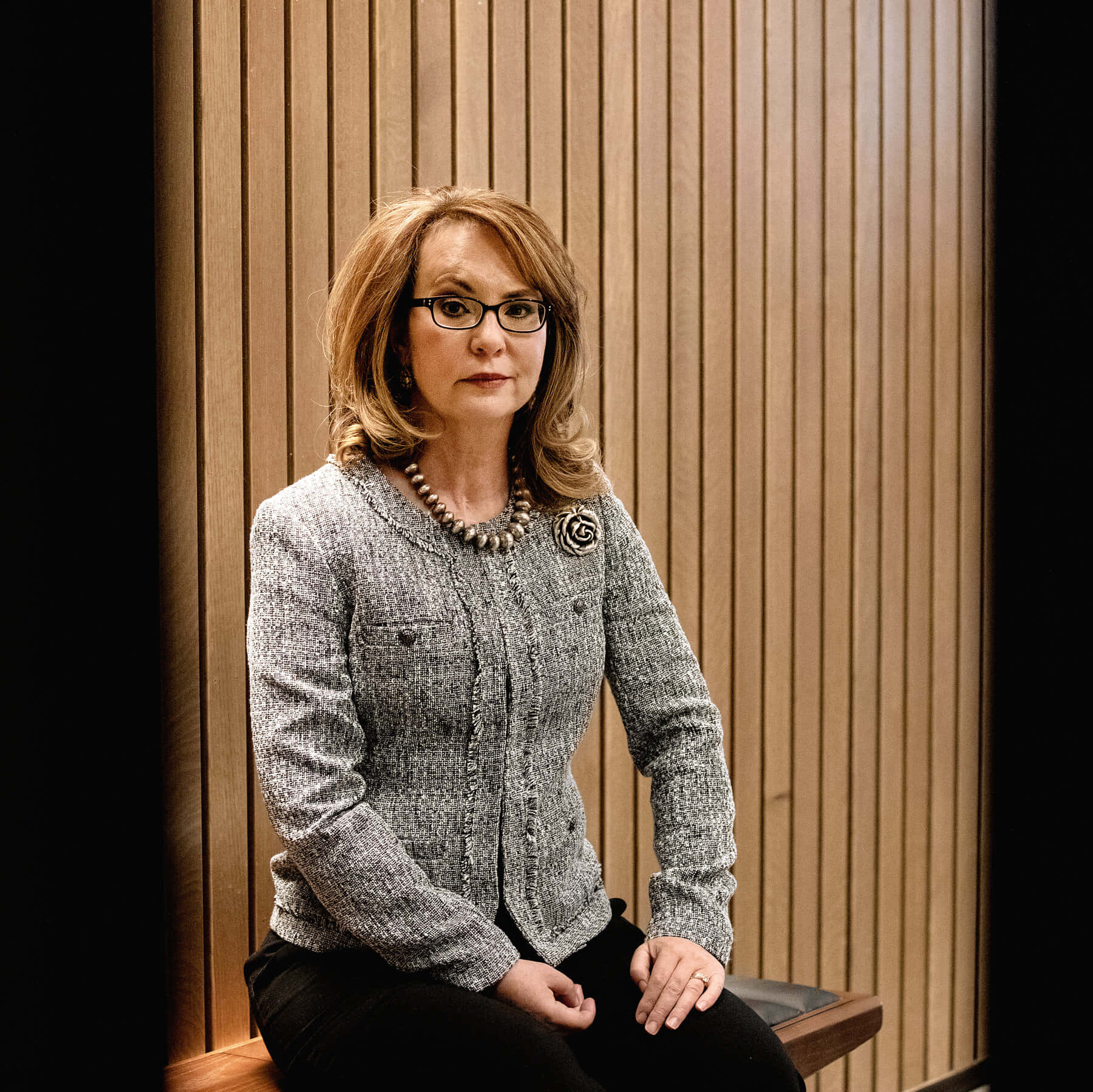 Gabrielle Giffords, wooden bench, warm-toned vertical wood-paneled wall, HD Desktop Wallpaper
