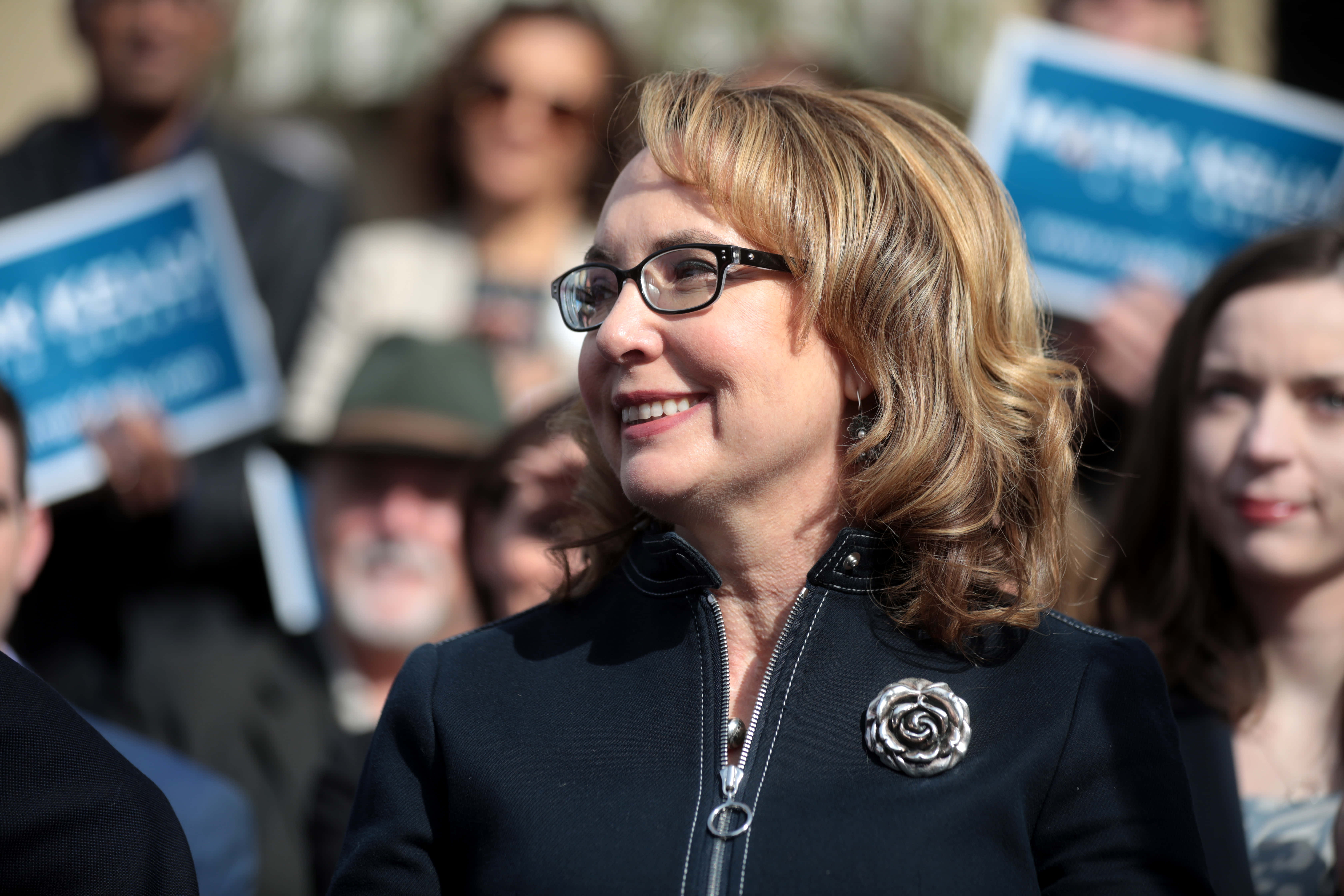 Gabrielle Giffords, blue campaign signs, rose brooch, 5K Desktop Wallpaper
