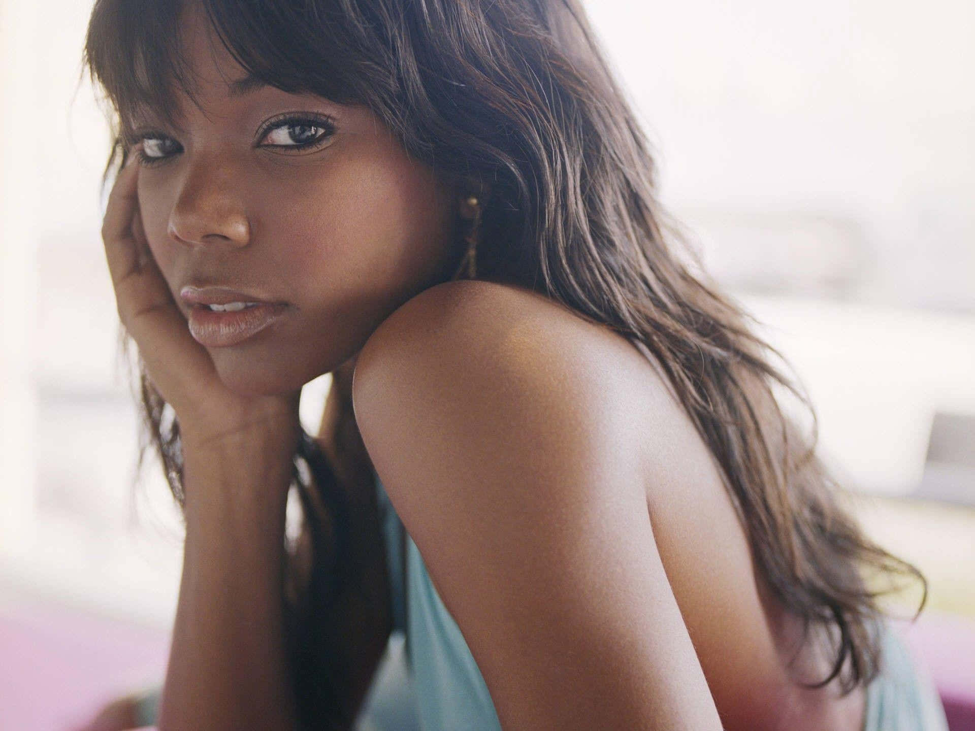 Gabrielle Union, dark hair, soft natural light, Full HD Desktop Wallpaper