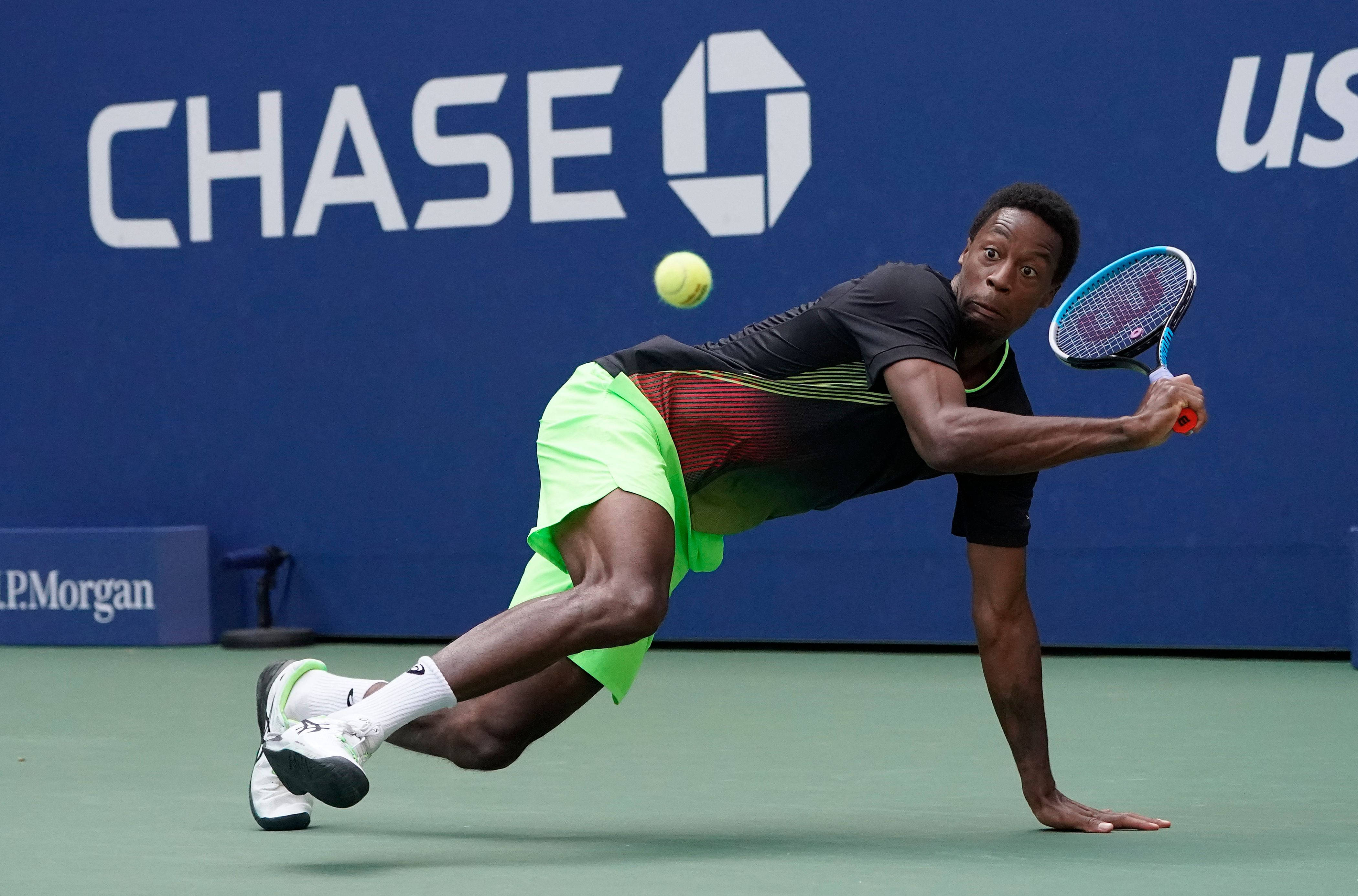 Gael Monfils, yellow ball, green court, 4K Desktop Wallpaper