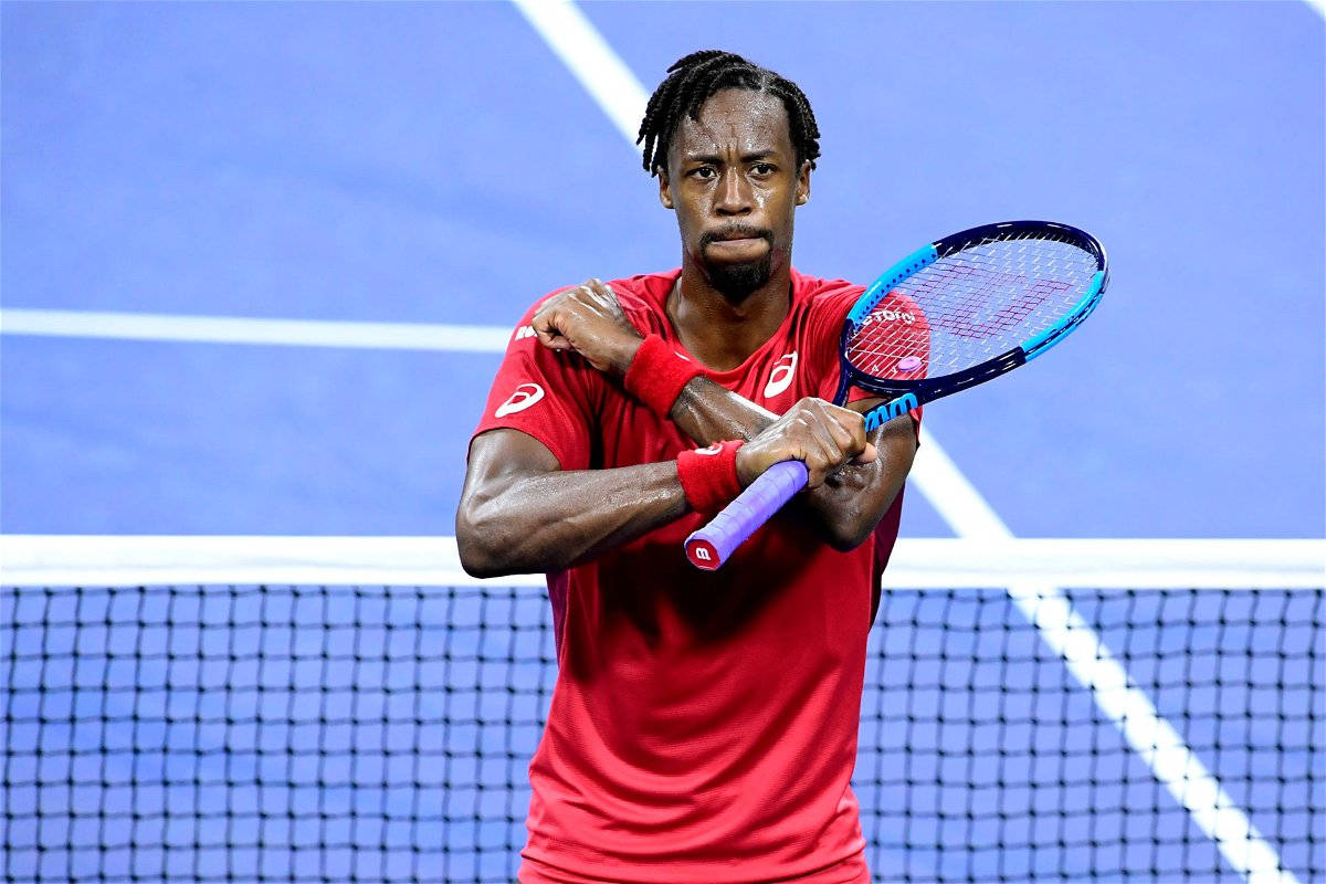 Gael Monfils, red shirt, blue court, SD Desktop Wallpaper