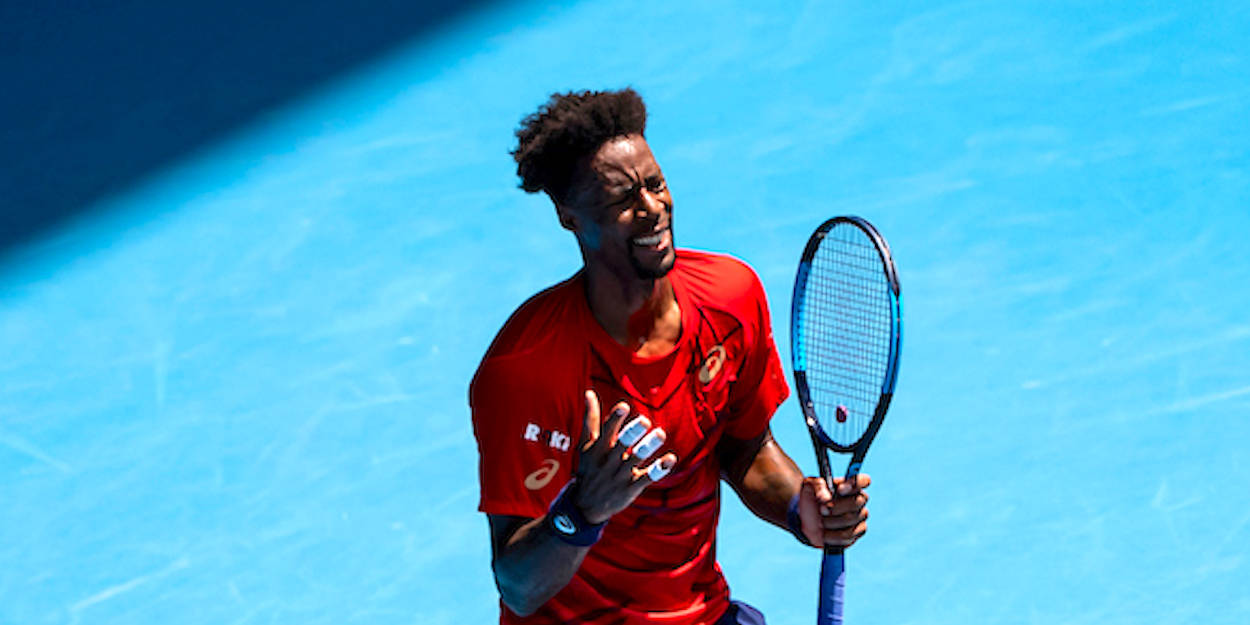 Gael Monfils, red shirt, bright blue court, SD Desktop Wallpaper