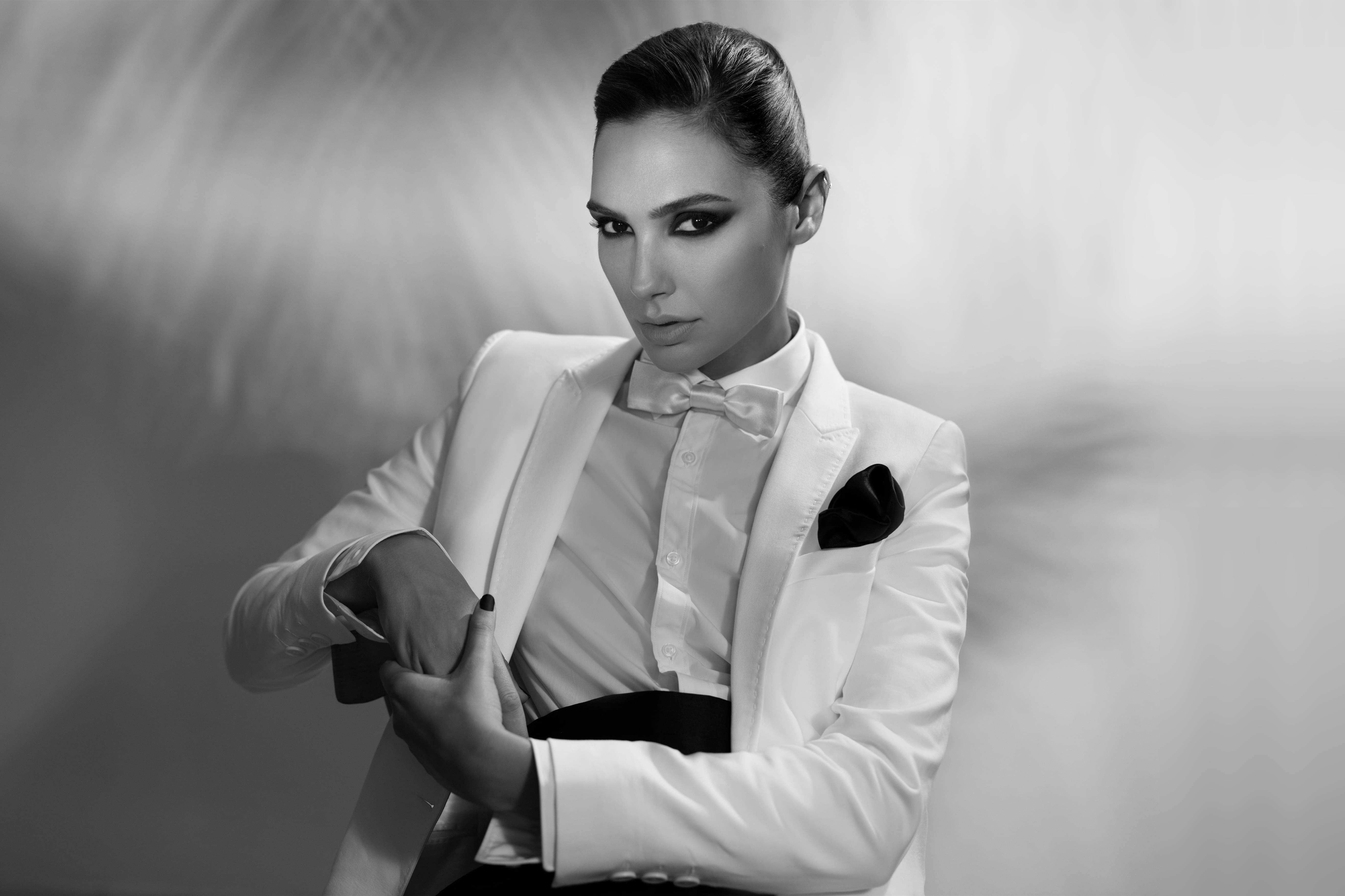 Gal Gadot, white tuxedo, black accents, 5K Desktop Wallpaper