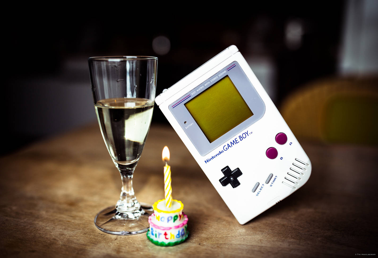 Game Boy, glass table, wooden table, HD Desktop Wallpaper