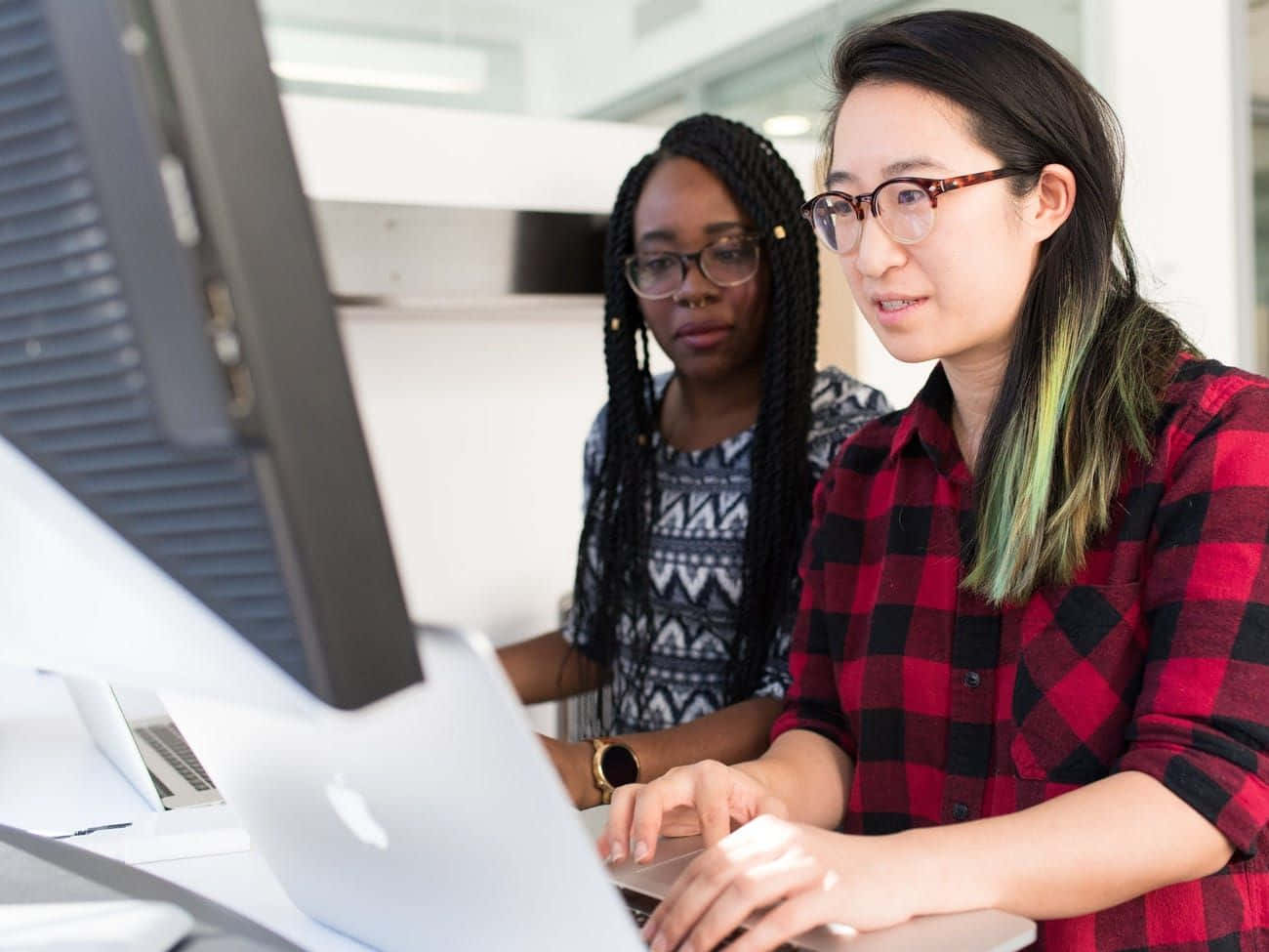 game development, two women, computers, HD Desktop Wallpaper