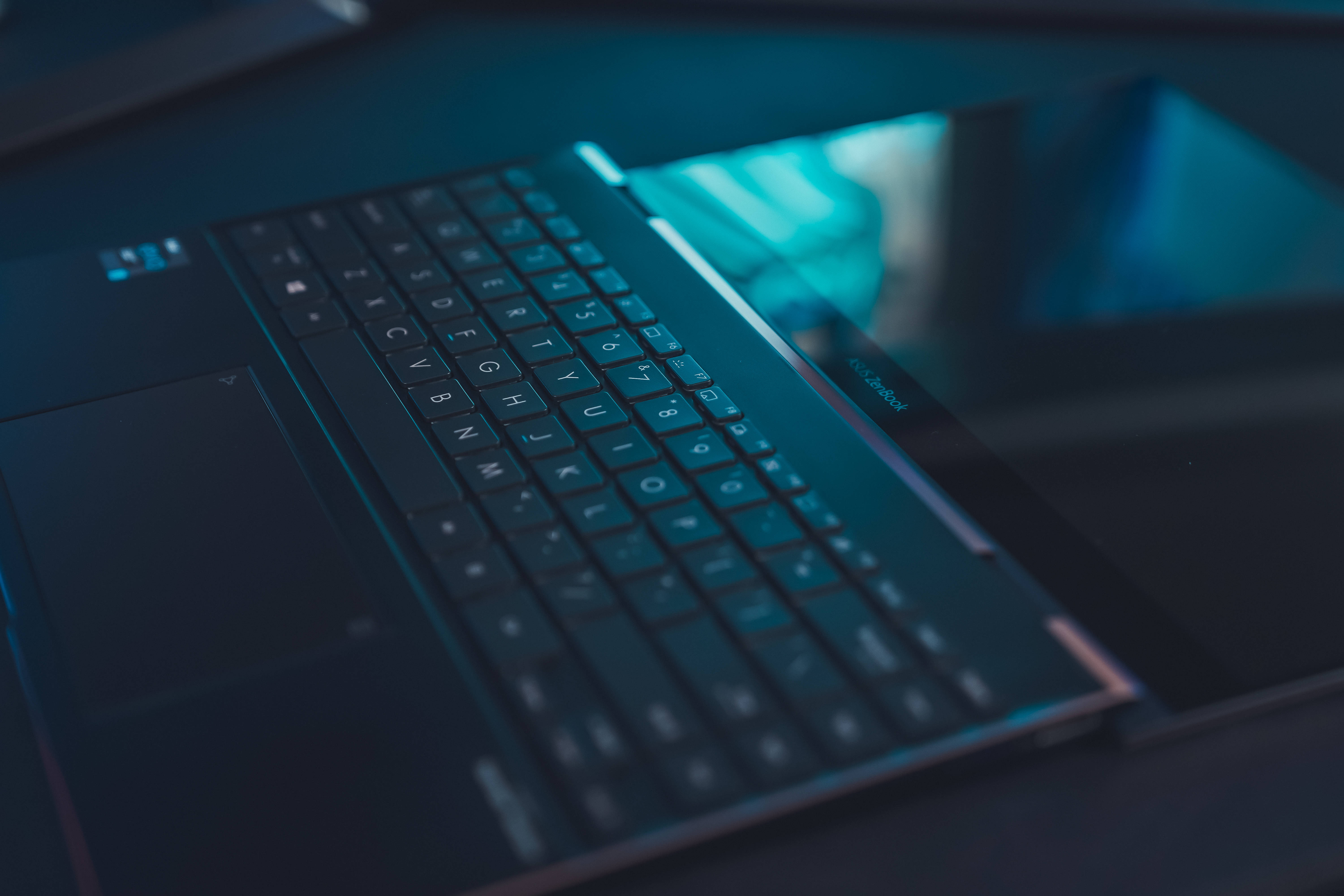 laptop, keyboard, cool blue light, 5K Desktop Wallpaper